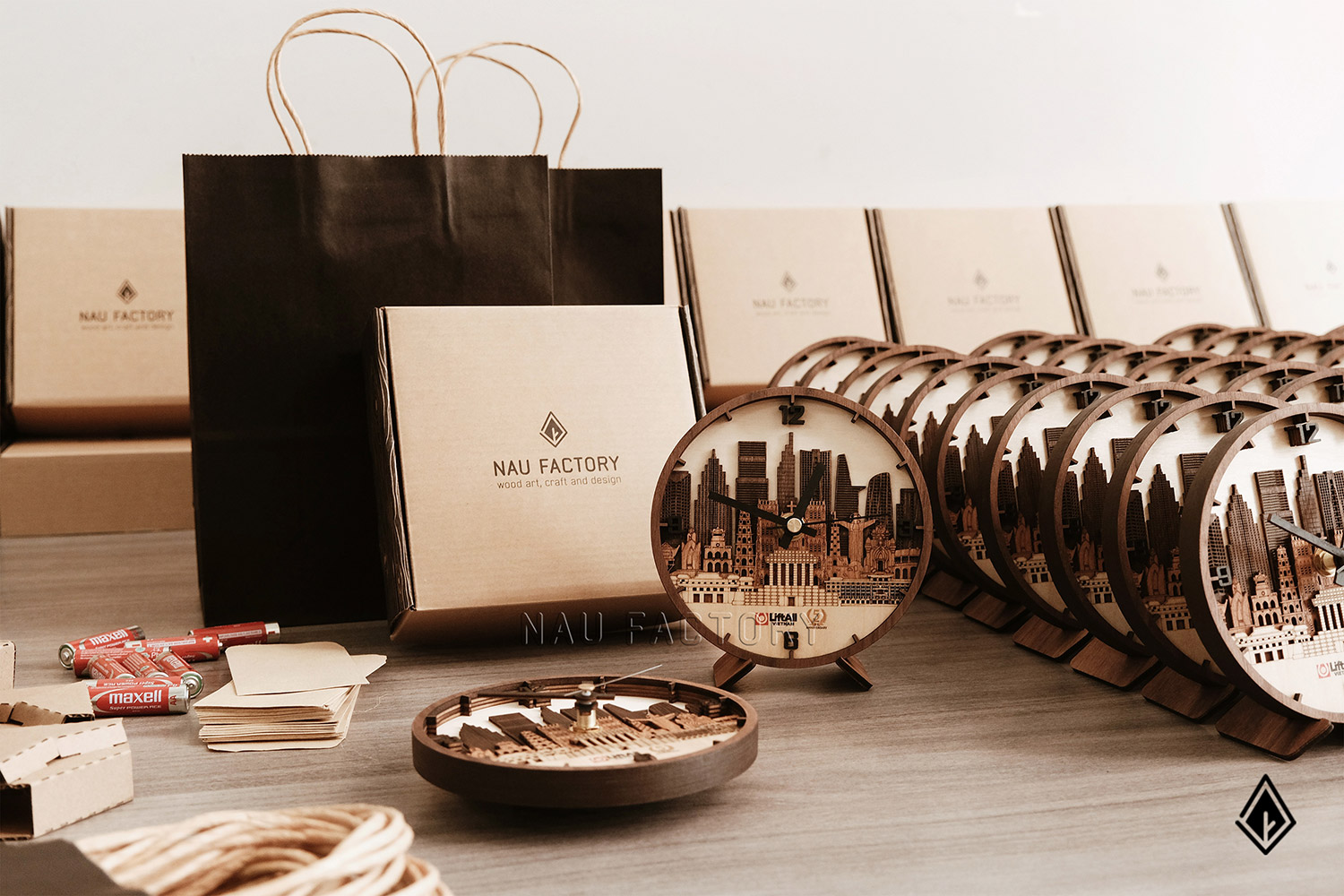 đồng hồ gỗ skyline