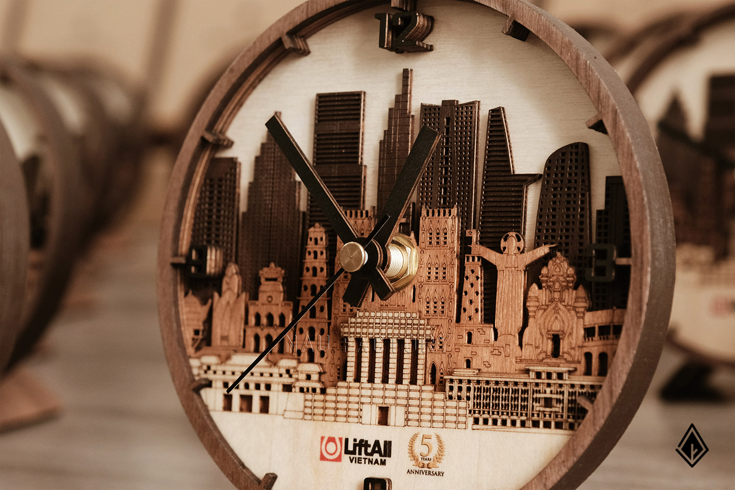 đồng hồ gỗ skyline
