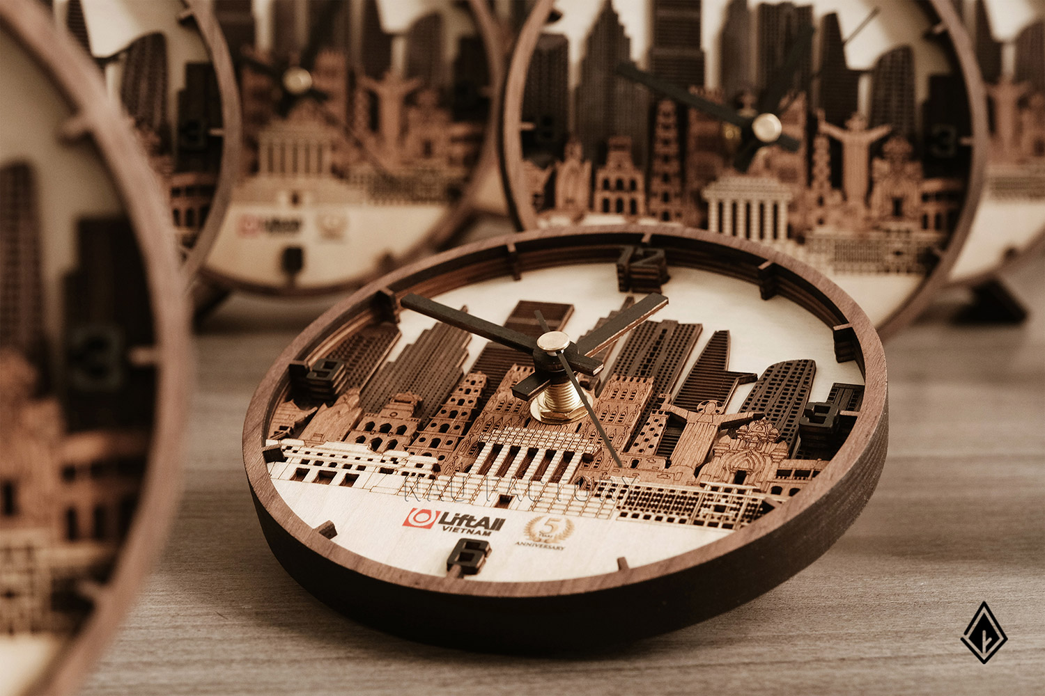 đồng hồ gỗ skyline