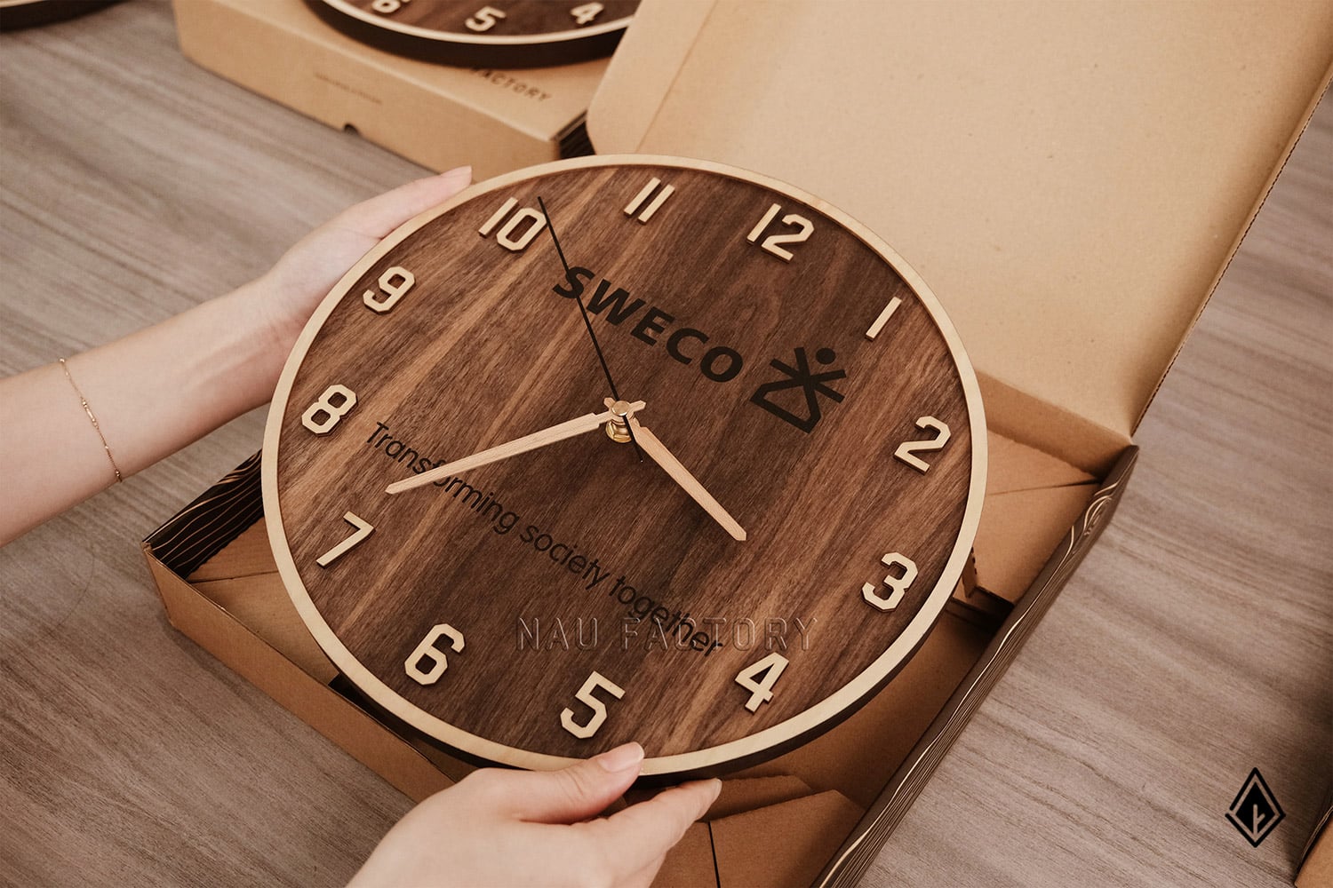 đồng hồ gỗ