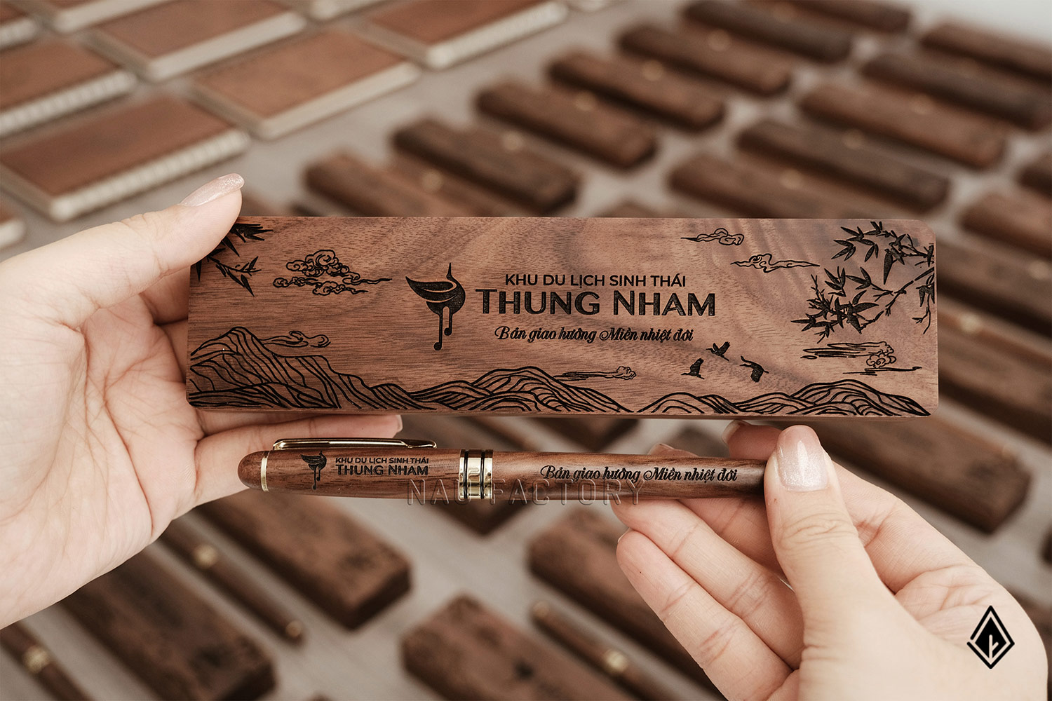 Giải mã sức hút của set quà tặng gỗ Walnut