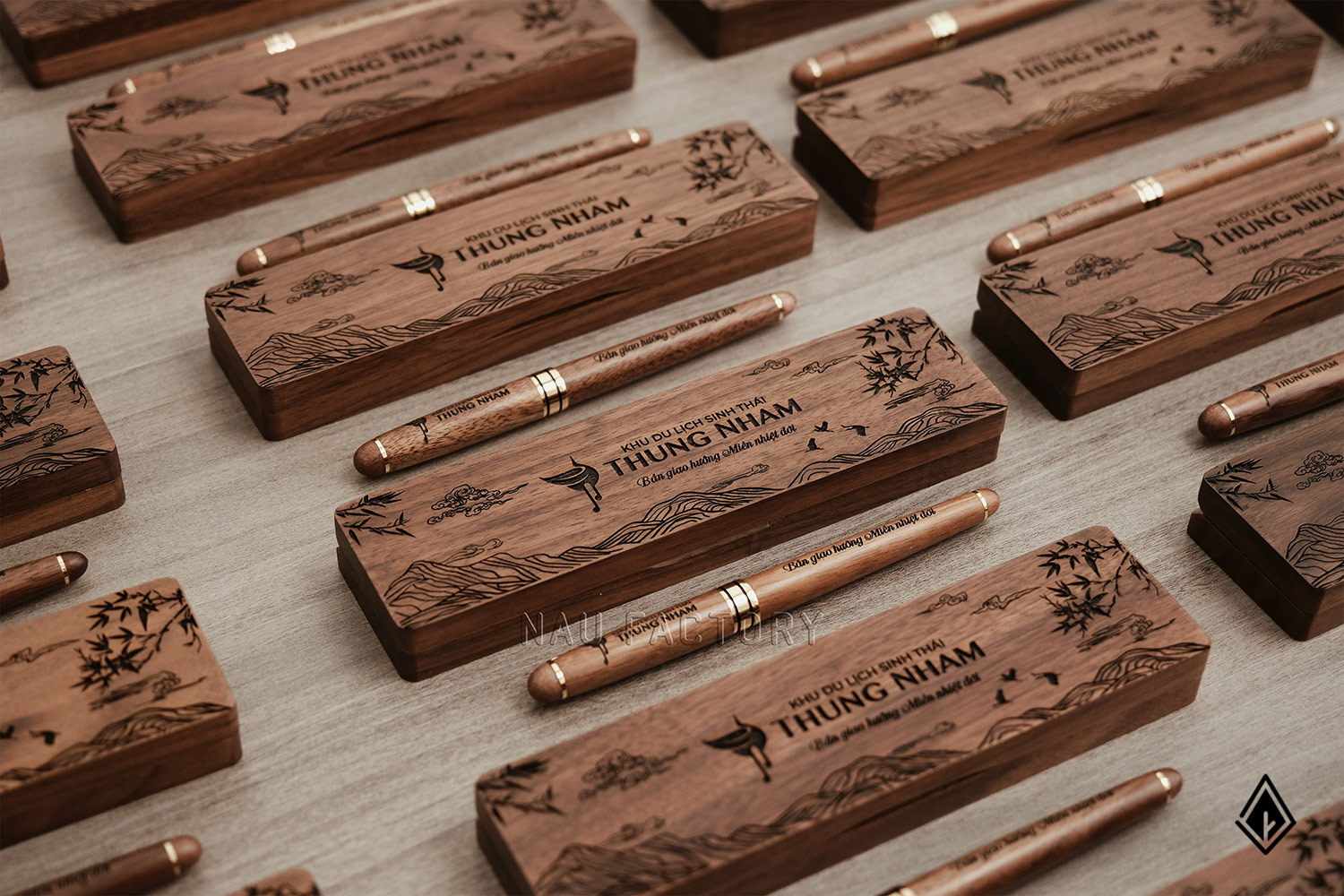 Giải mã sức hút của set quà tặng gỗ Walnut