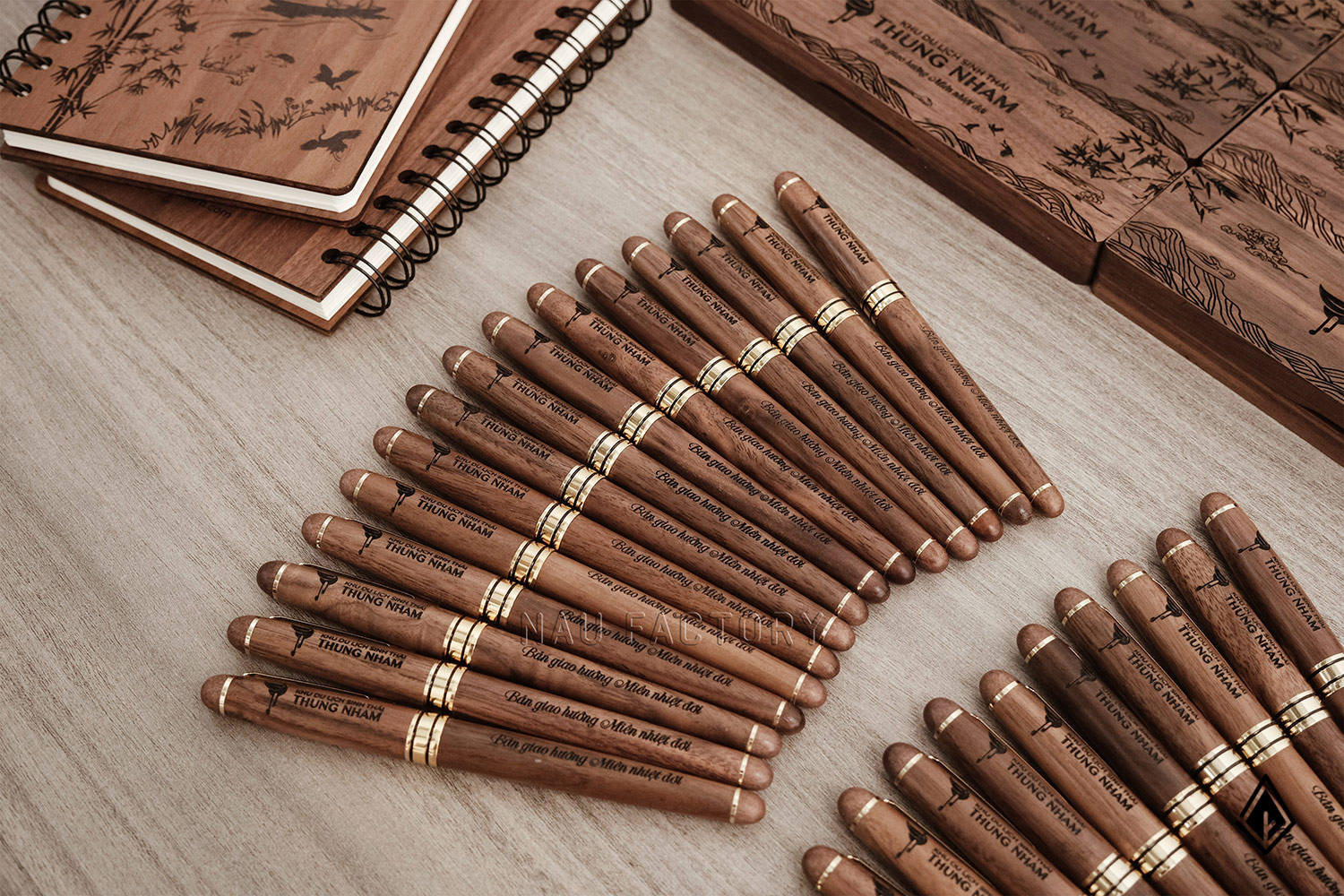 Giải mã sức hút của set quà tặng gỗ Walnut