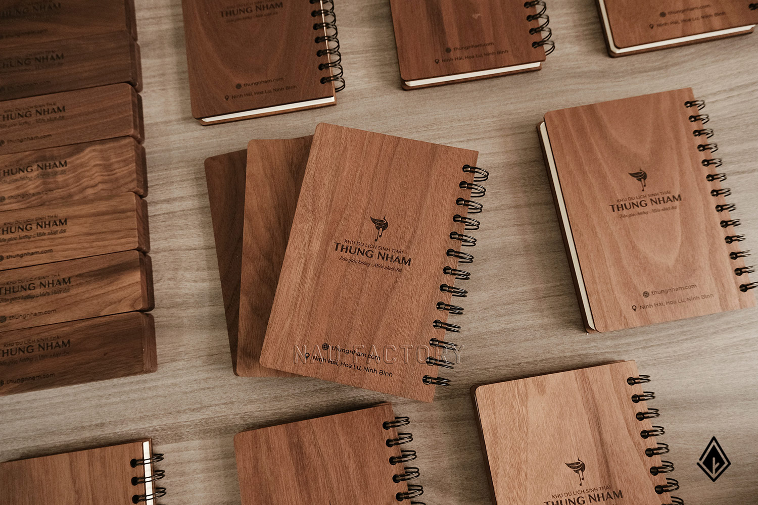 Giải mã sức hút của set quà tặng gỗ Walnut