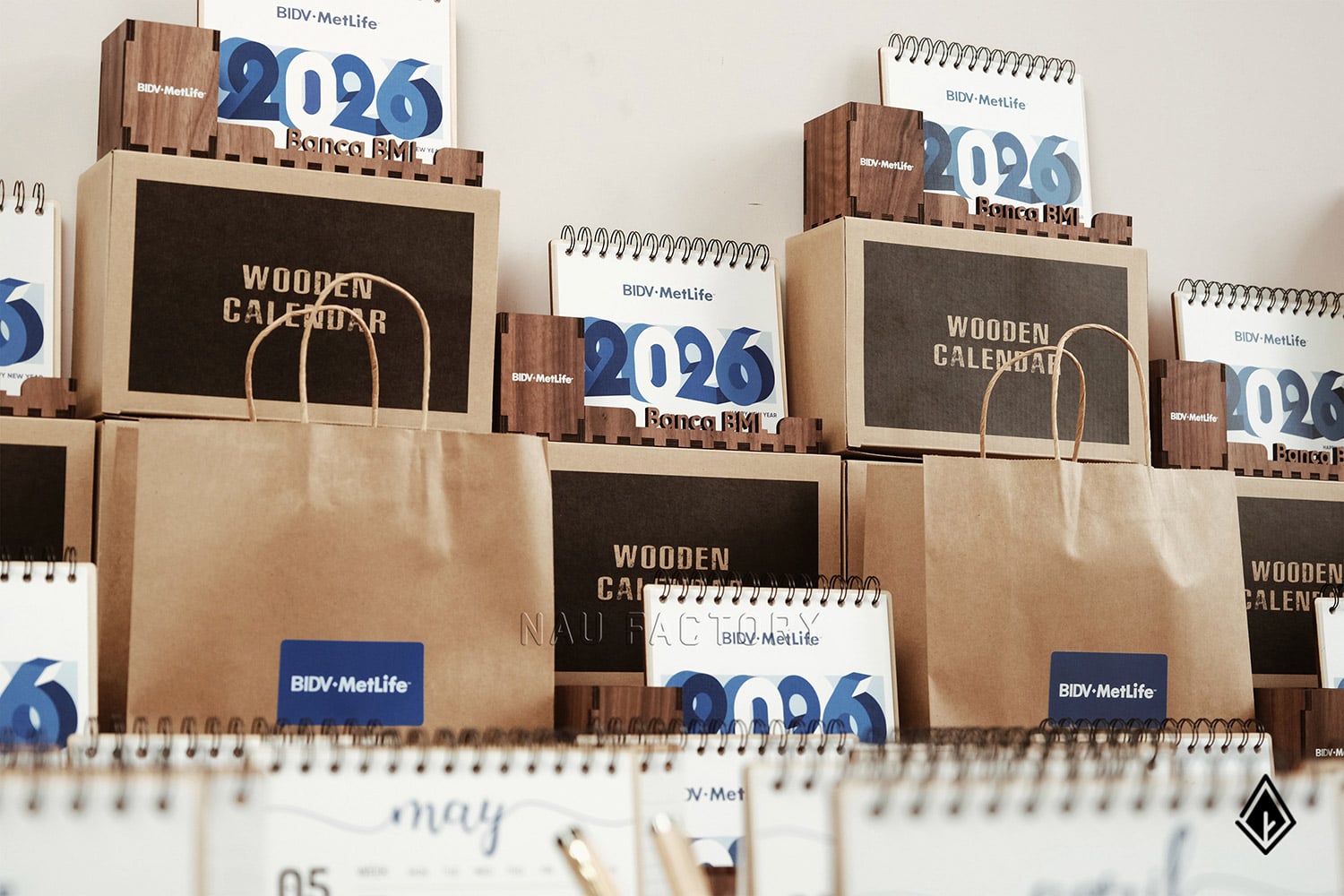 lịch gỗ để bàn