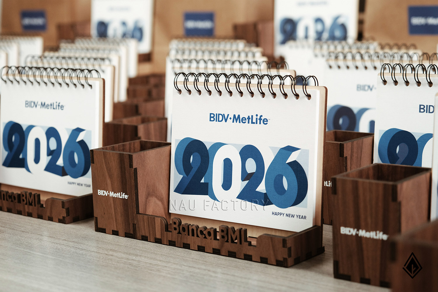 lịch gỗ để bàn