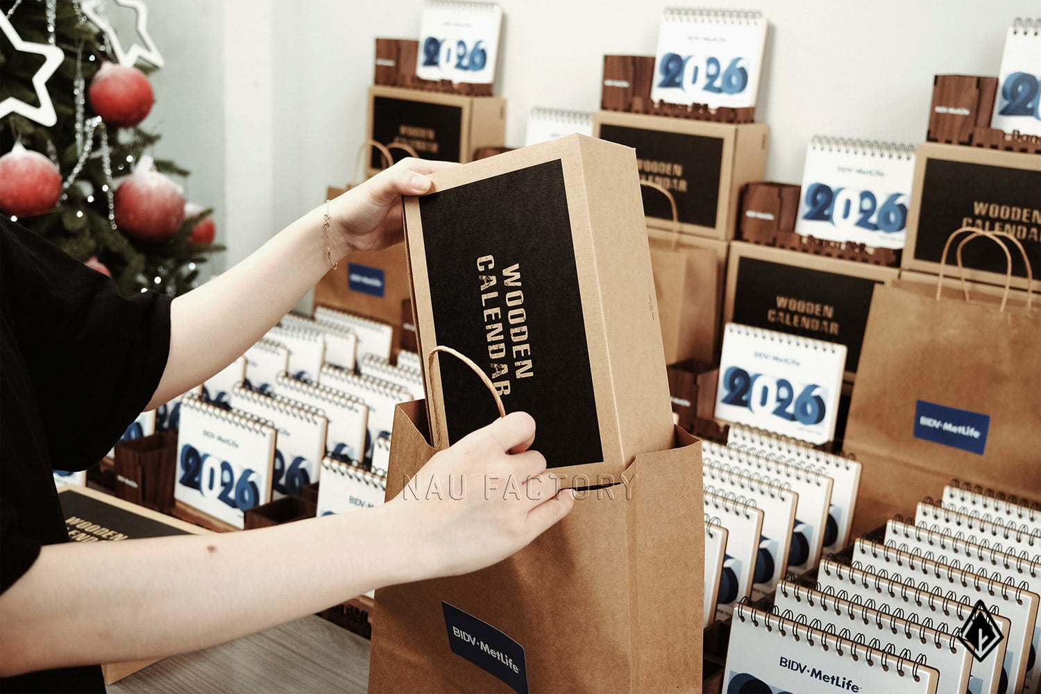 lịch gỗ để bàn