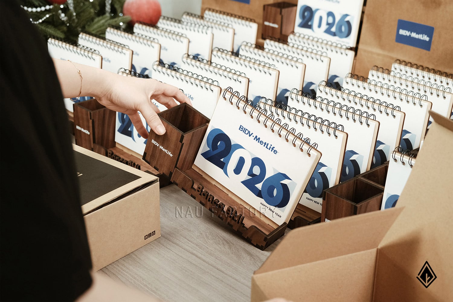 lịch gỗ để bàn