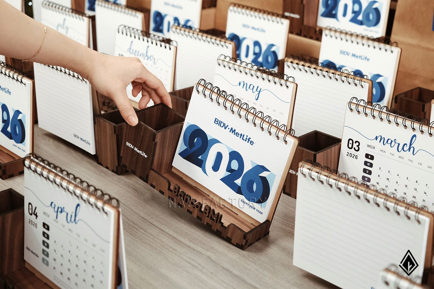 lịch gỗ để bàn