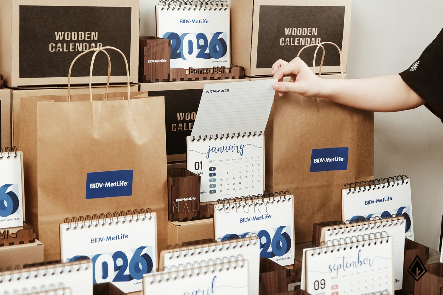 lịch gỗ để bàn