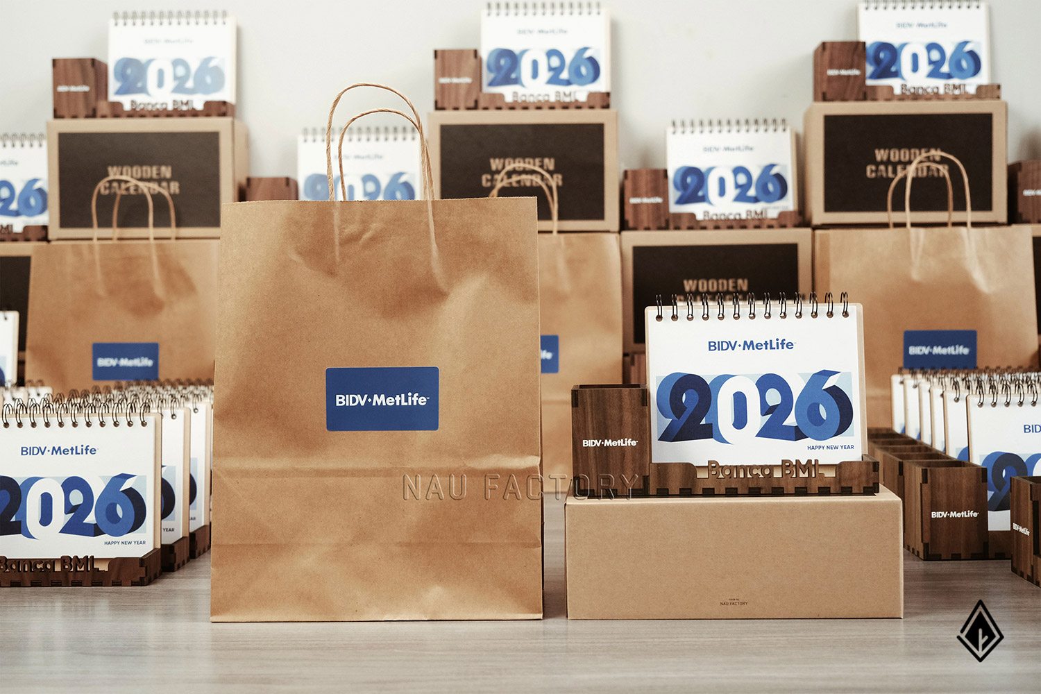 lịch gỗ để bàn