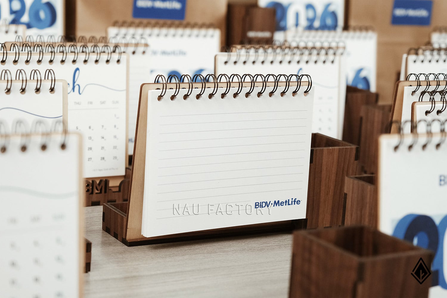 lịch gỗ để bàn