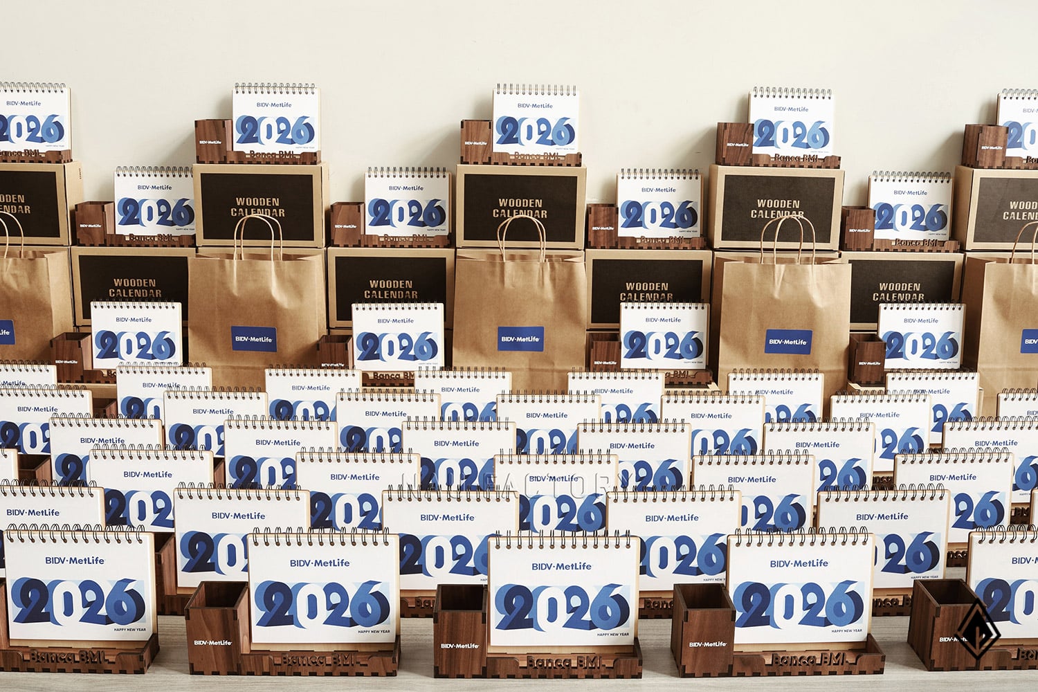 lịch gỗ để bàn