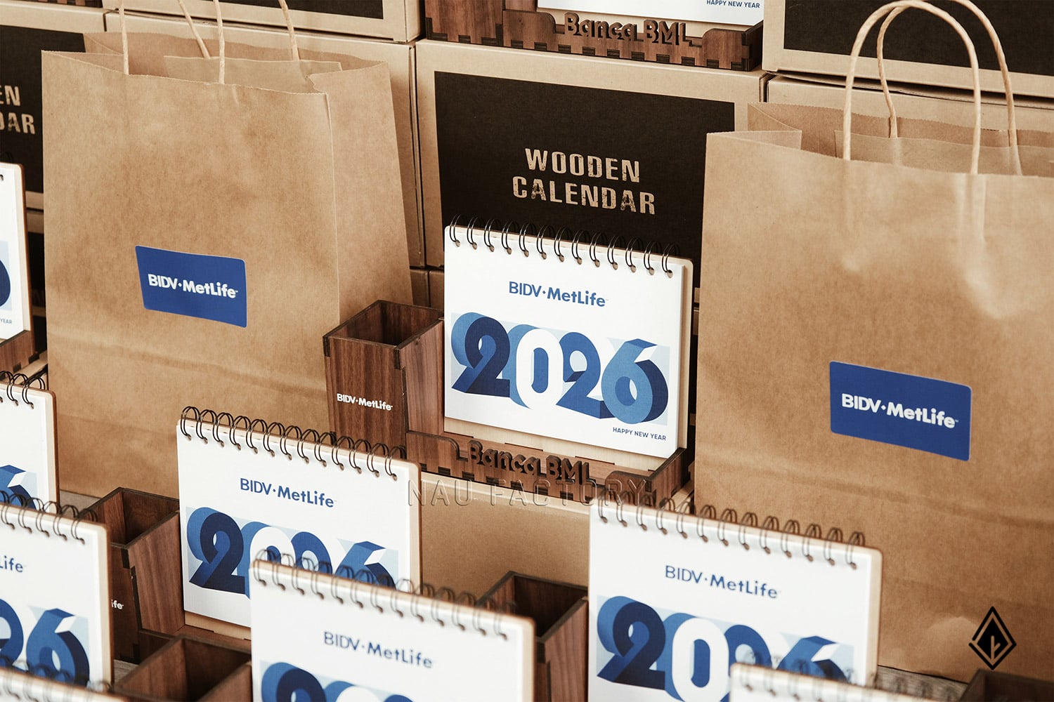 lịch gỗ để bàn