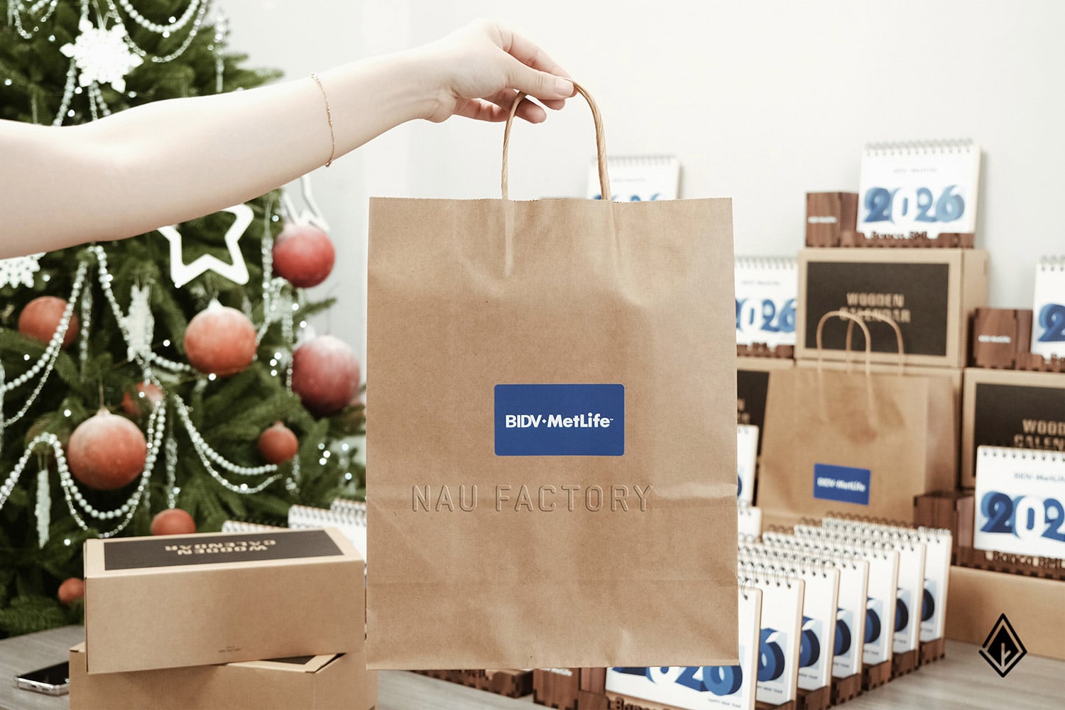 lịch gỗ để bàn