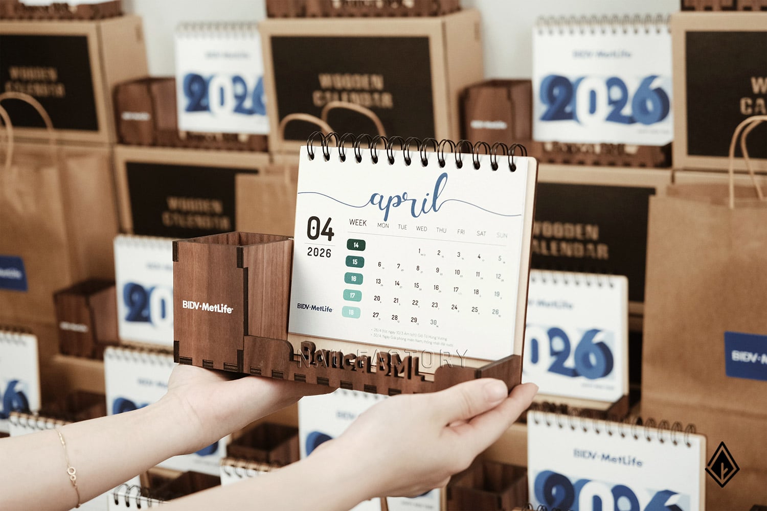 lịch gỗ để bàn