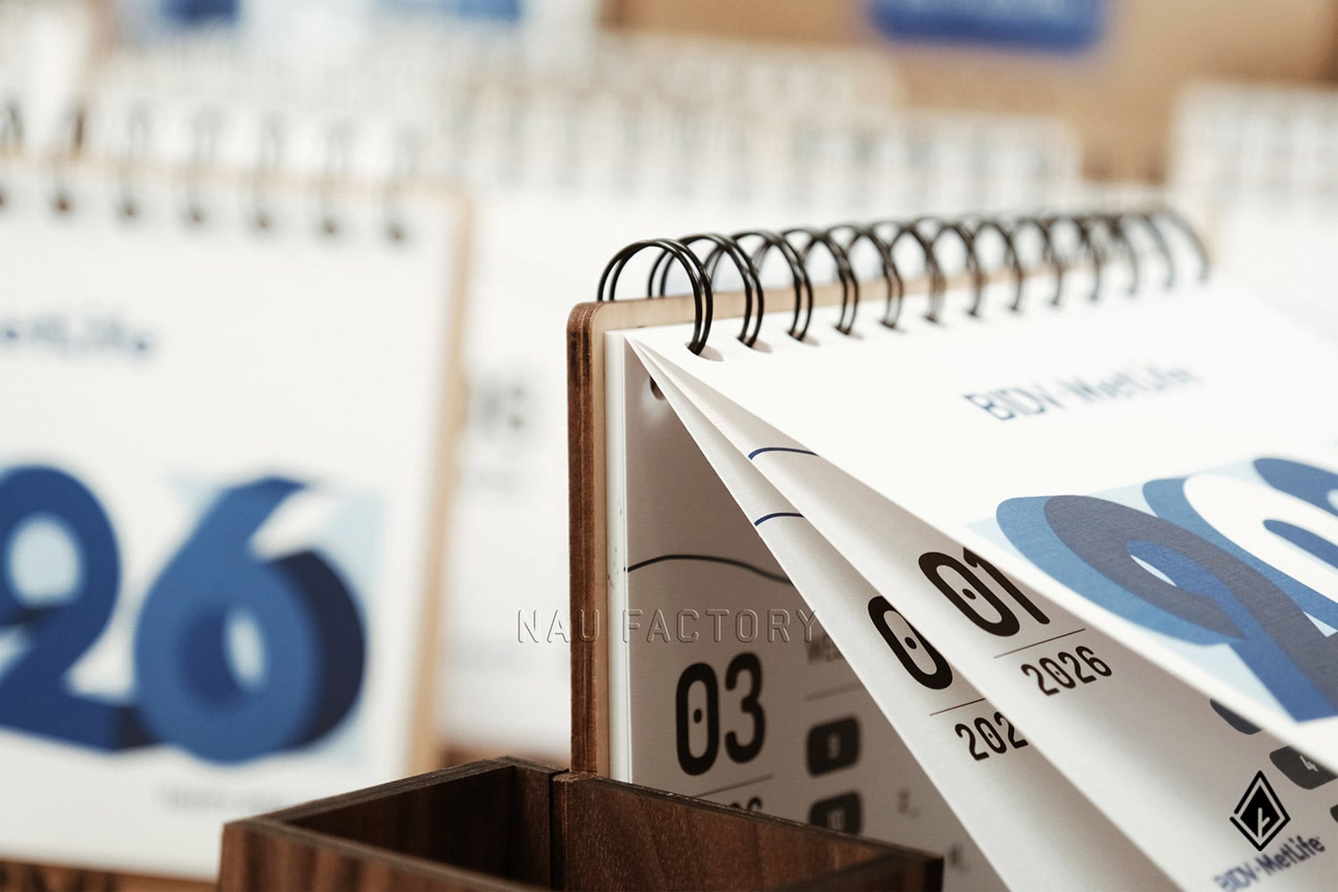 lịch gỗ để bàn