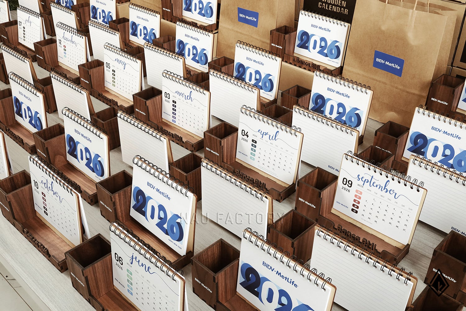 lịch gỗ để bàn