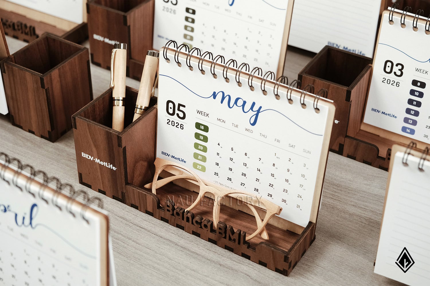 lịch gỗ để bàn