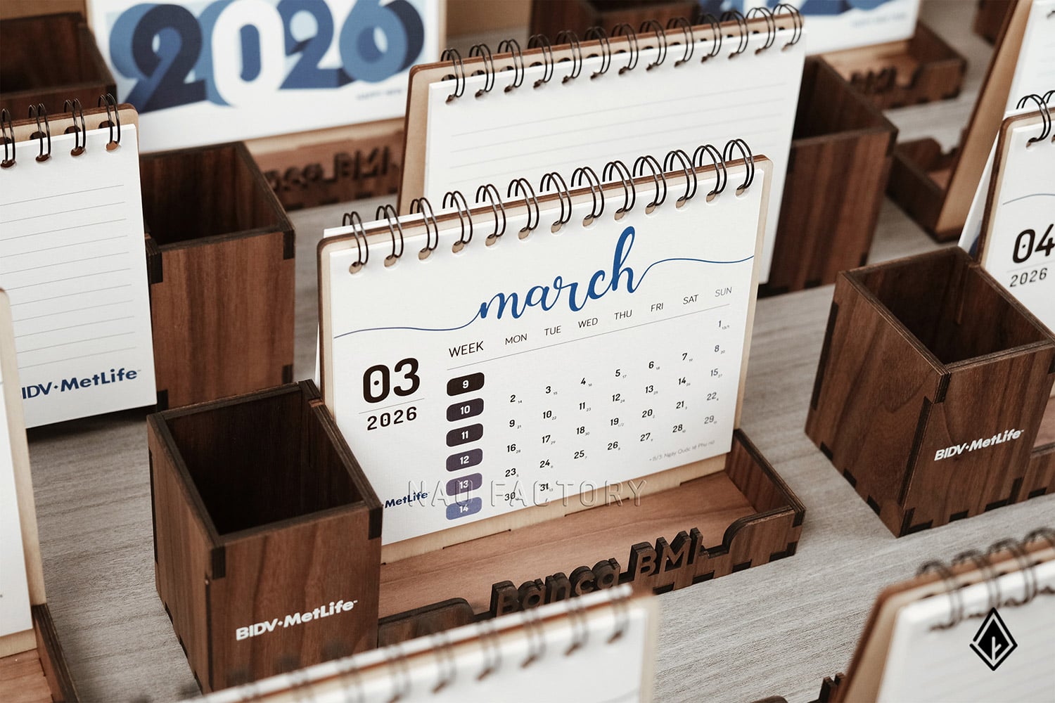 lịch gỗ để bàn