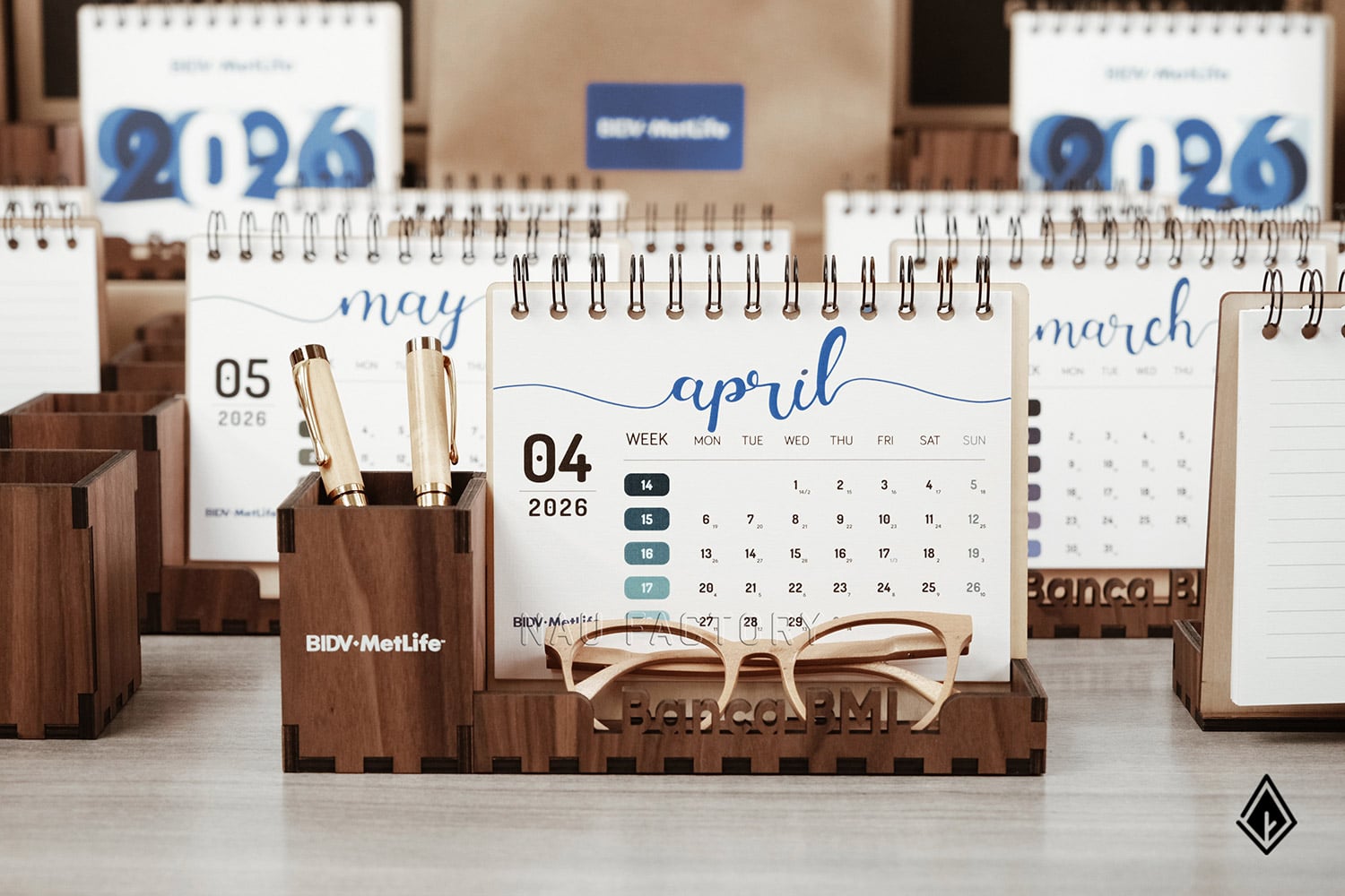 lịch gỗ để bàn