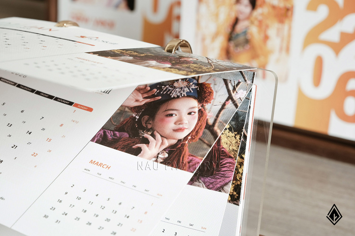 lịch gỗ chữ U
