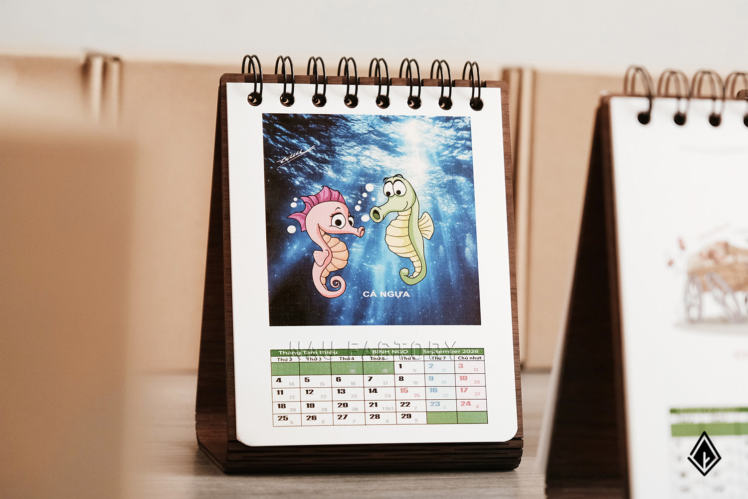 lịch gỗ form đứng