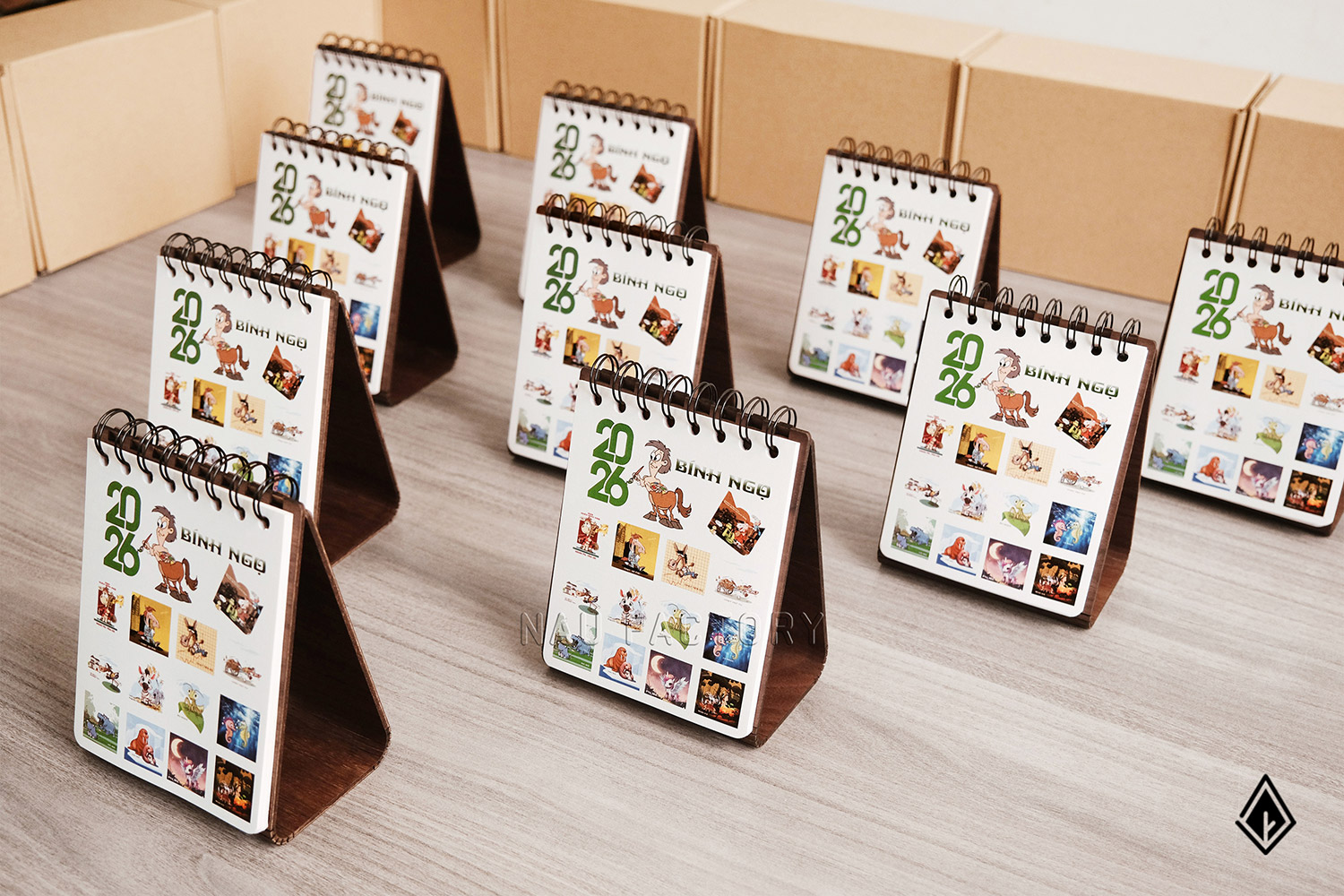 lịch gỗ form đứng