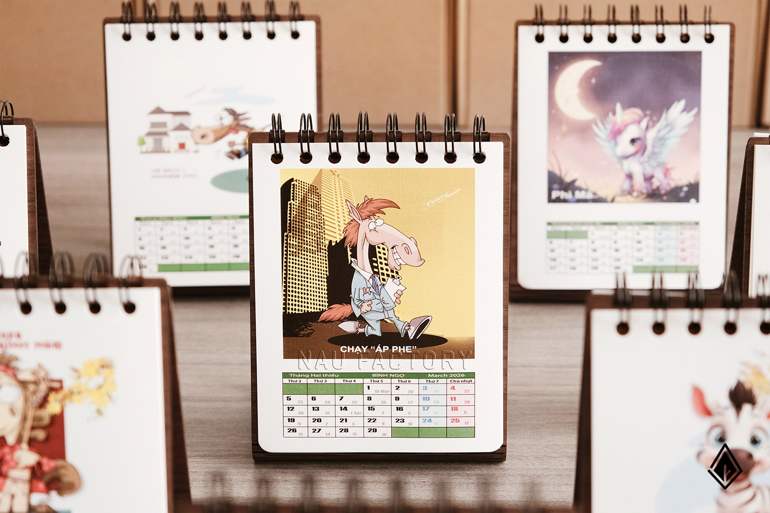 lịch gỗ form đứng