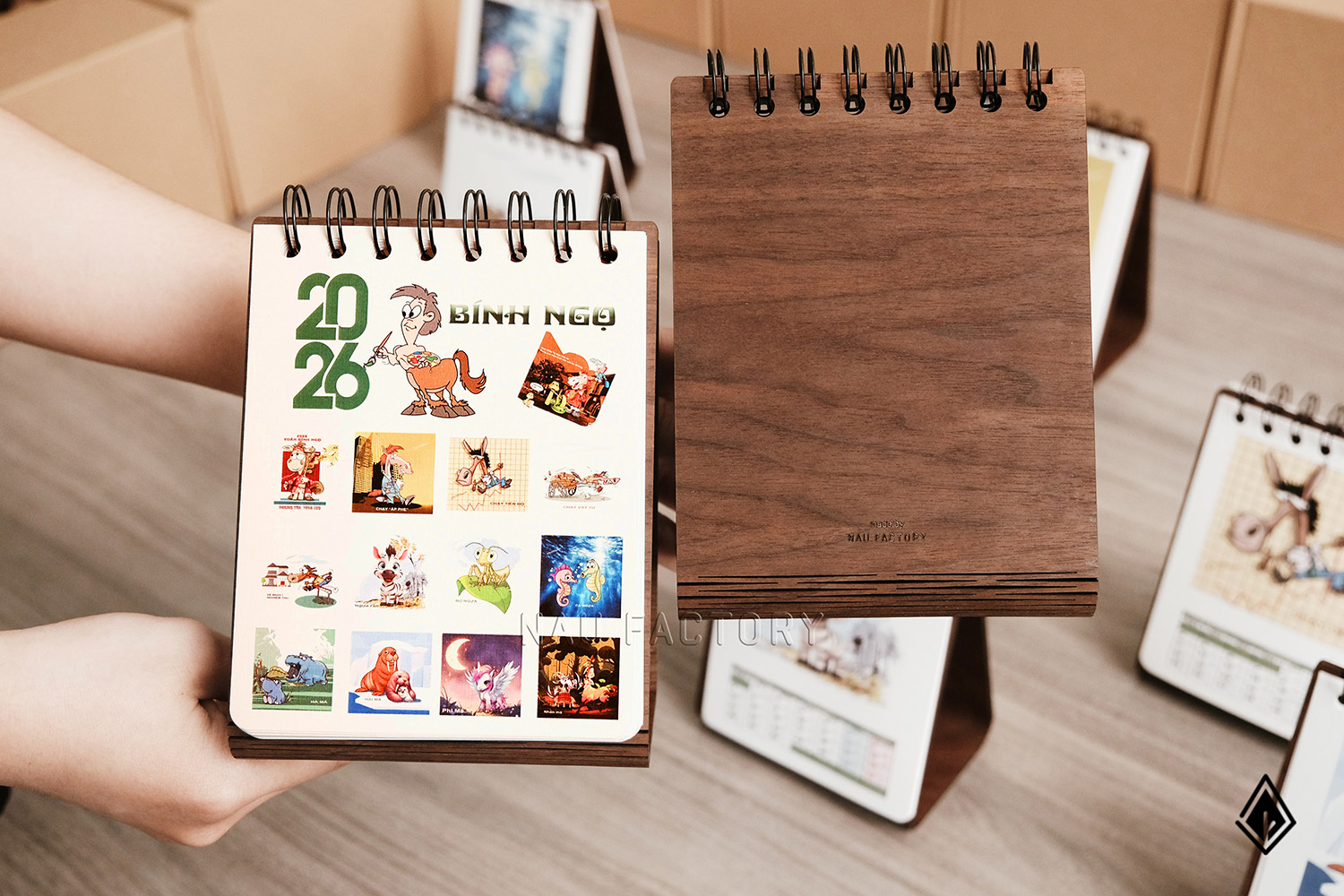 lịch gỗ form đứng