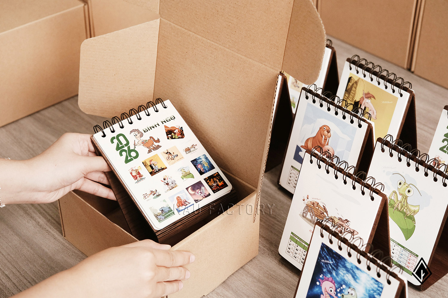 lịch gỗ form đứng