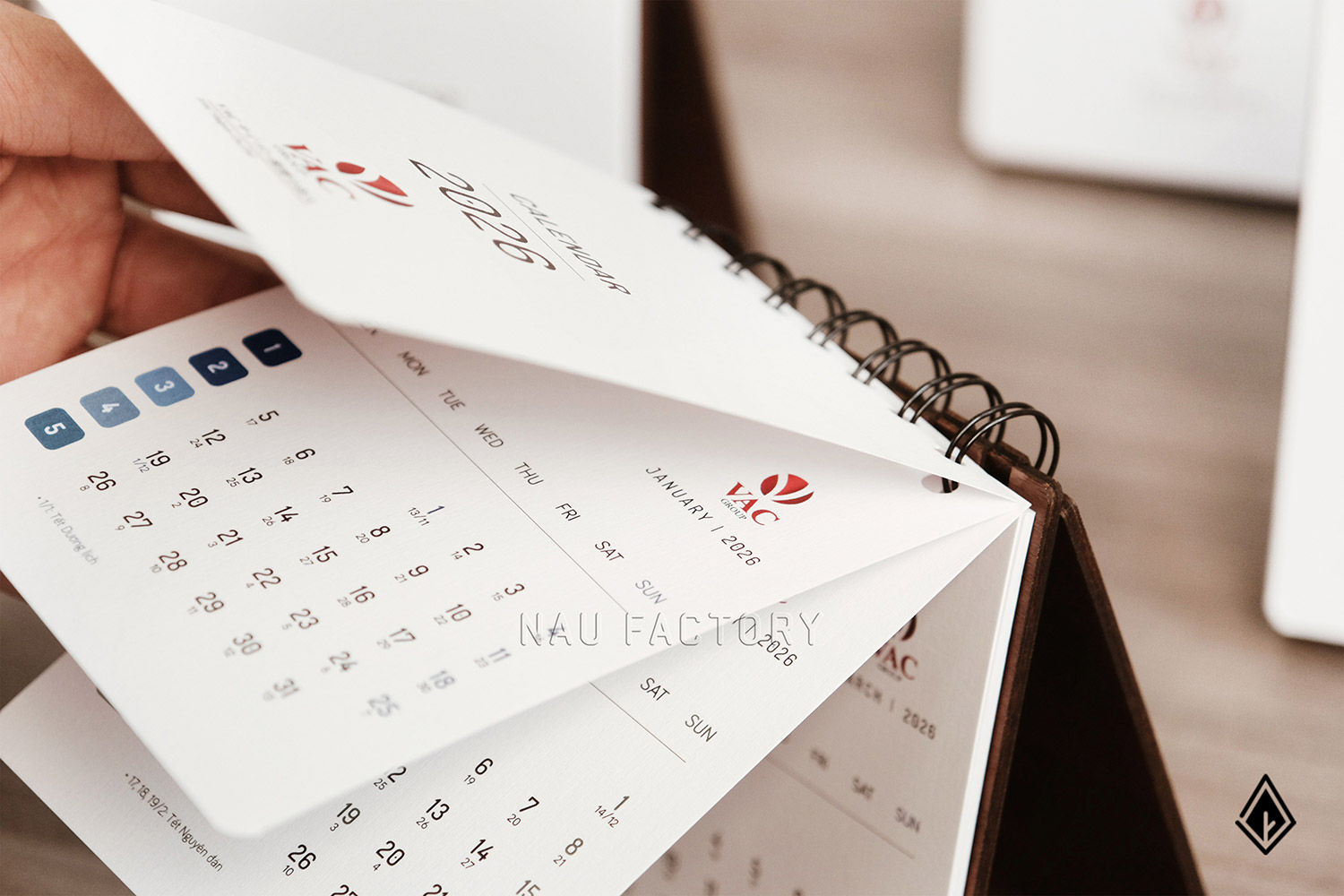 lịch gỗ form đứng