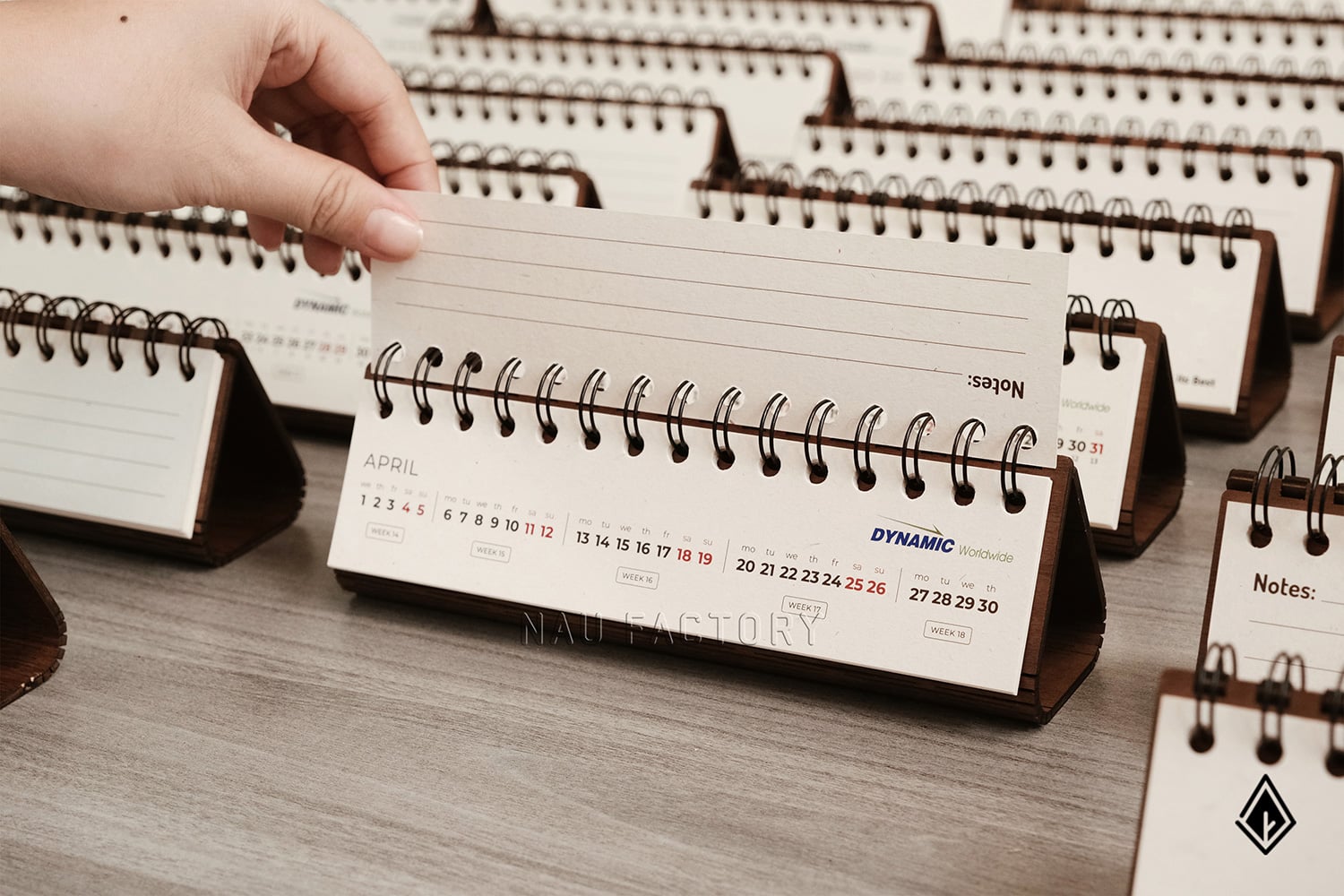 lịch gỗ form ngang