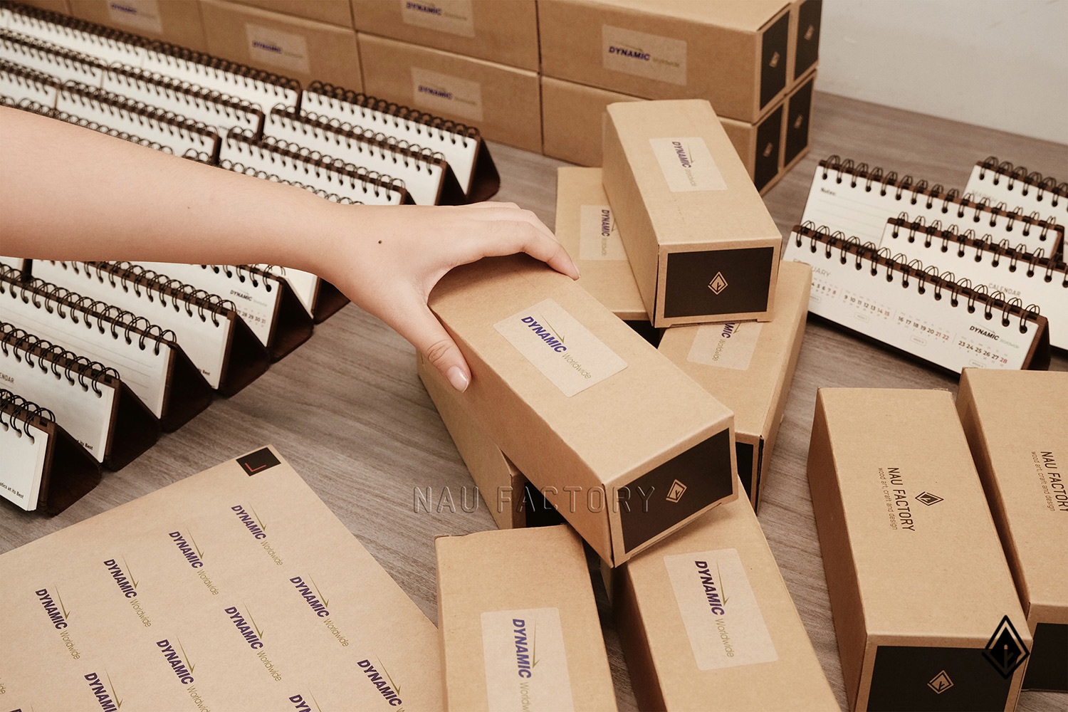 lịch gỗ form ngang