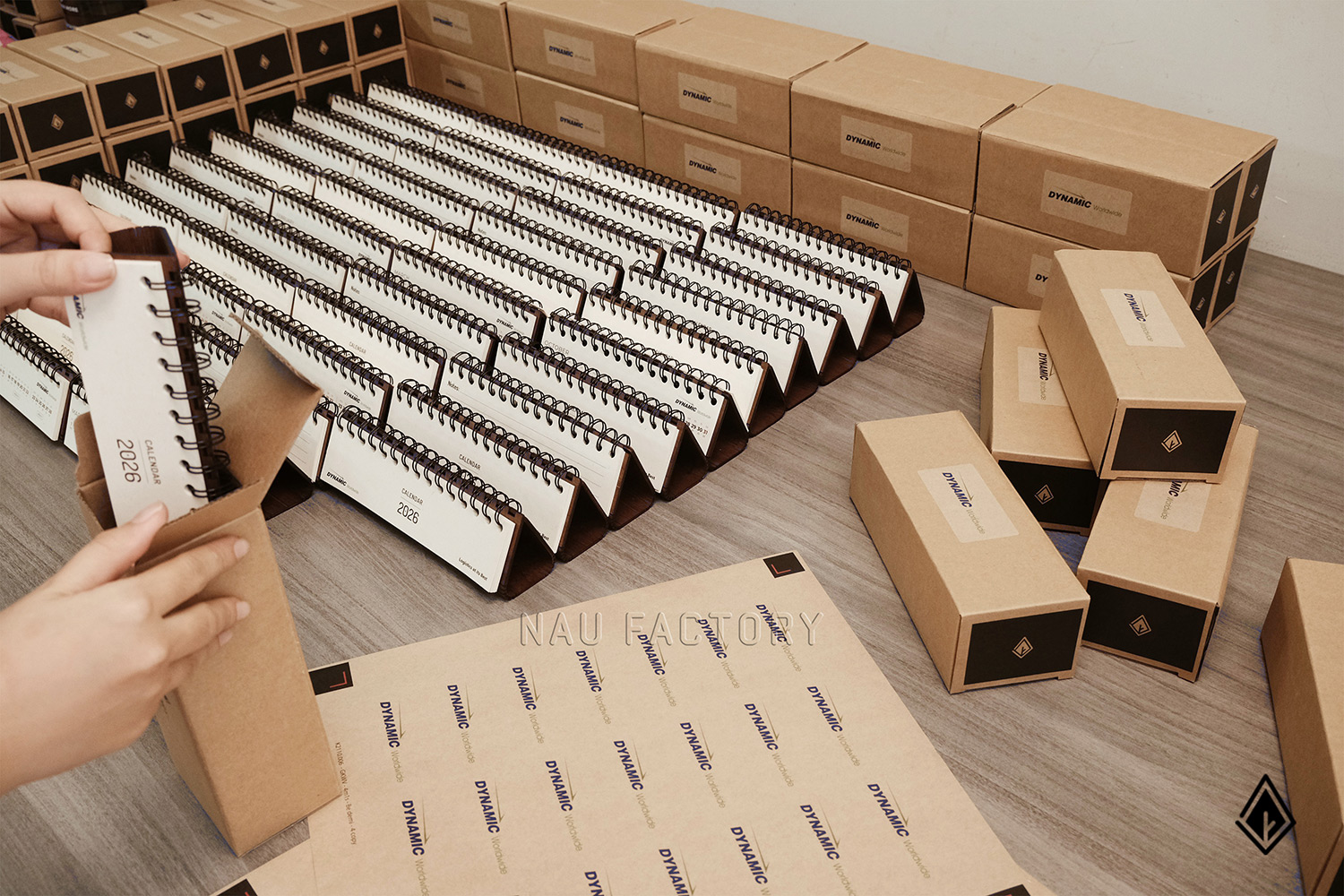 lịch gỗ form ngang