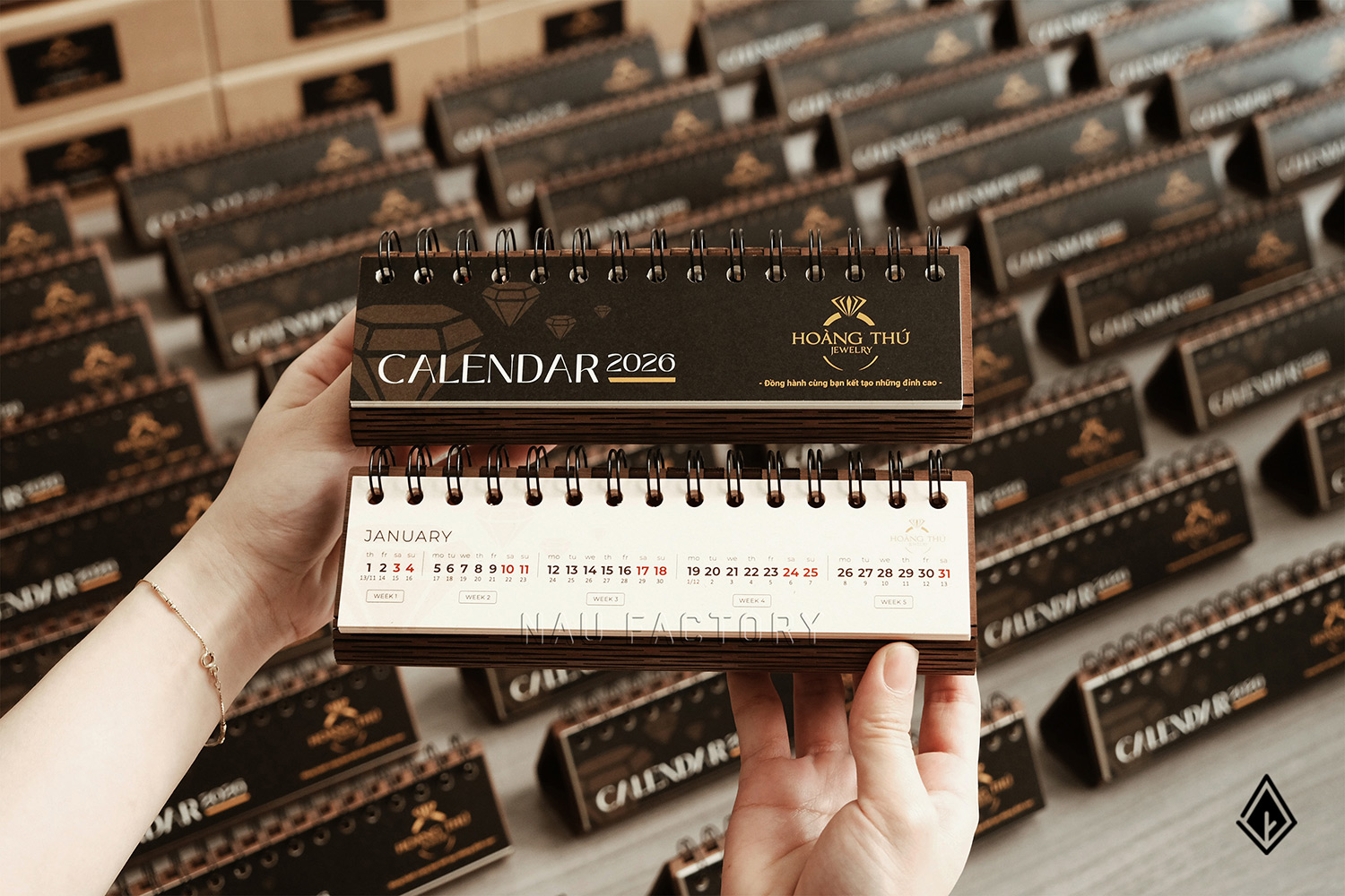 lịch gỗ form ngang