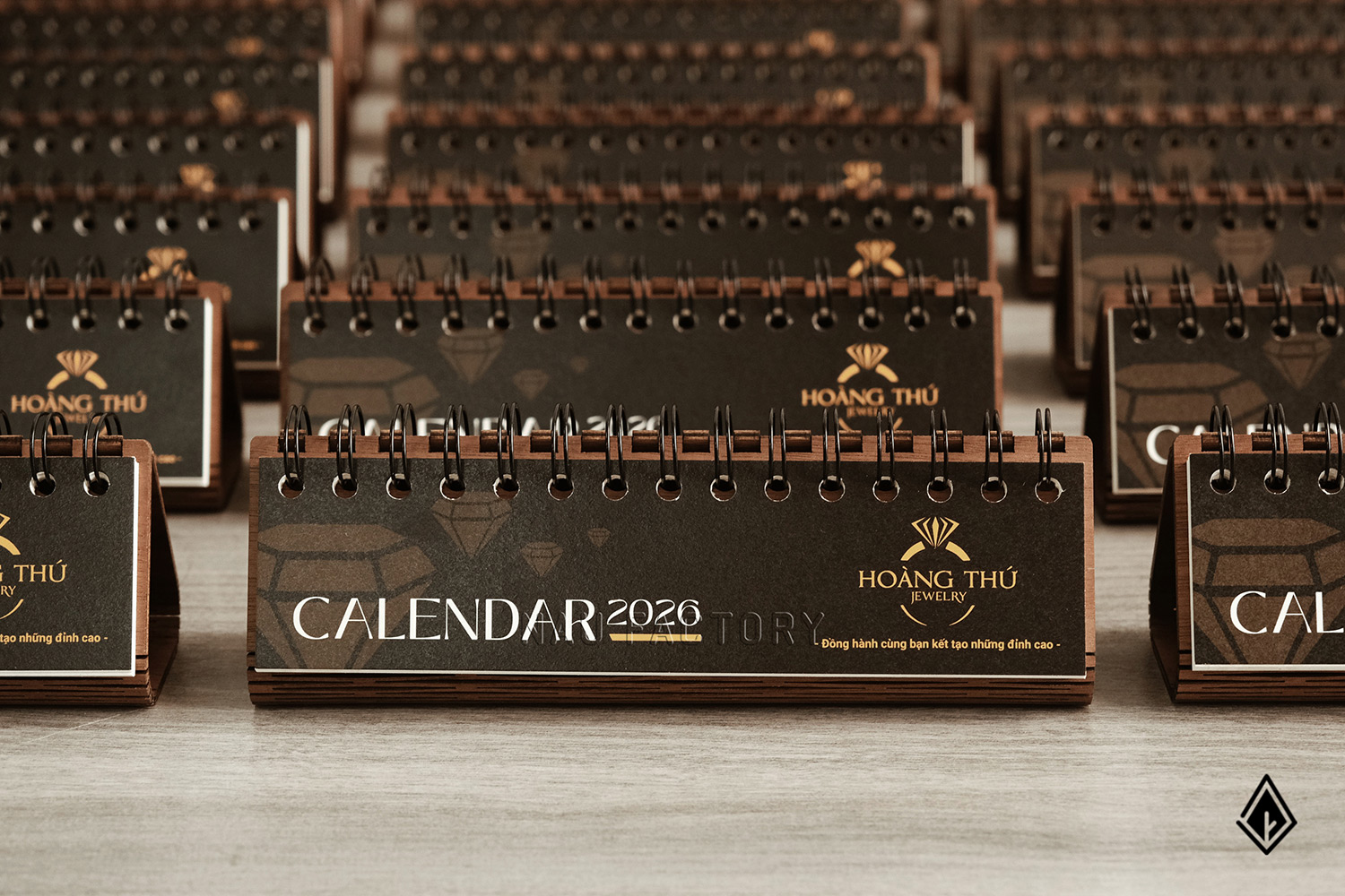 lịch gỗ form ngang