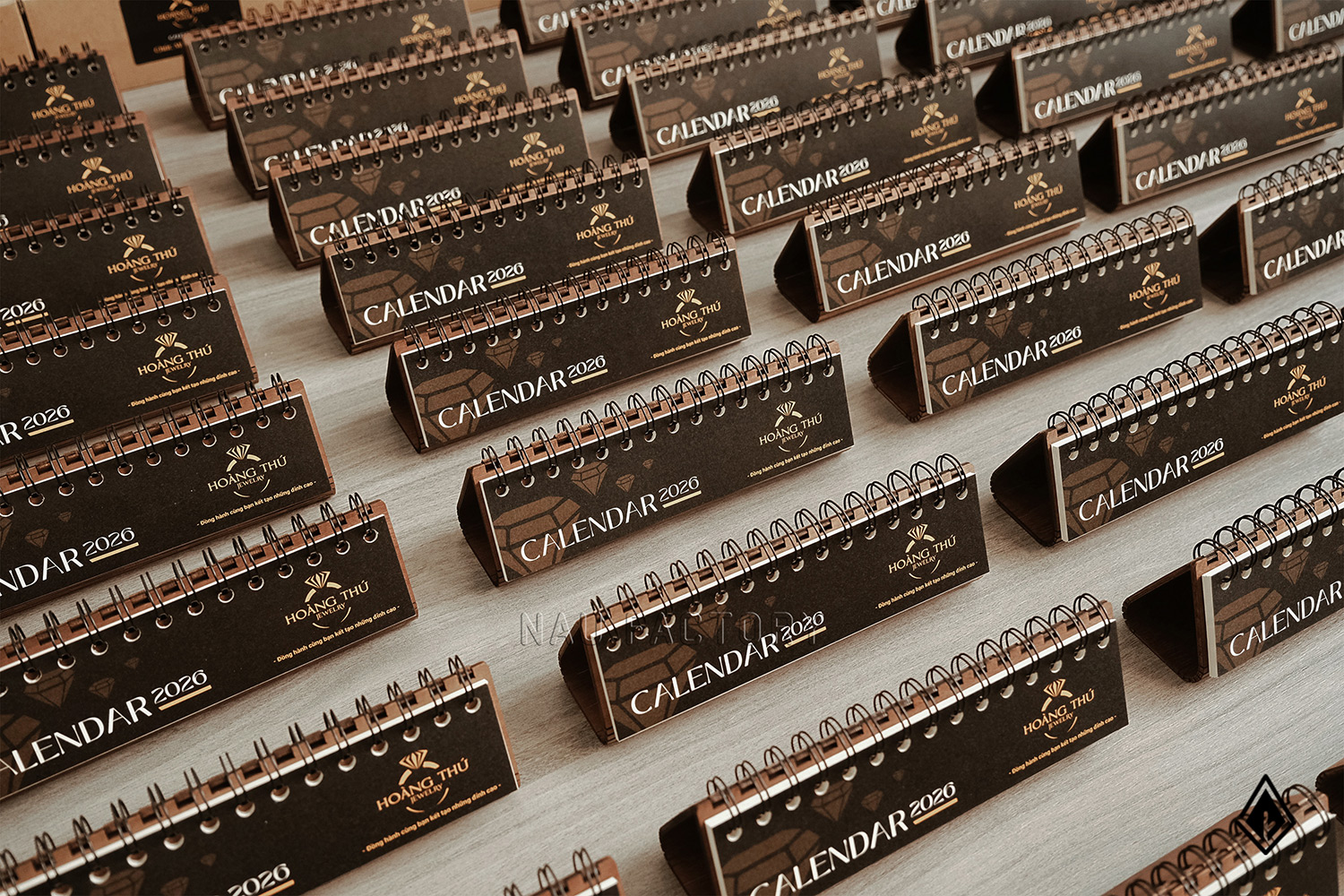 lịch gỗ form ngang