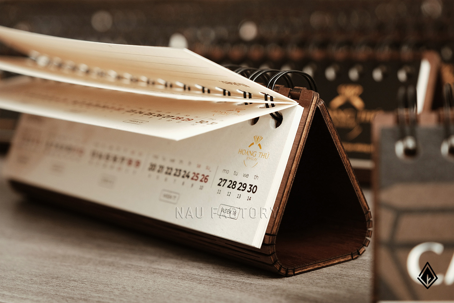 lịch gỗ form ngang