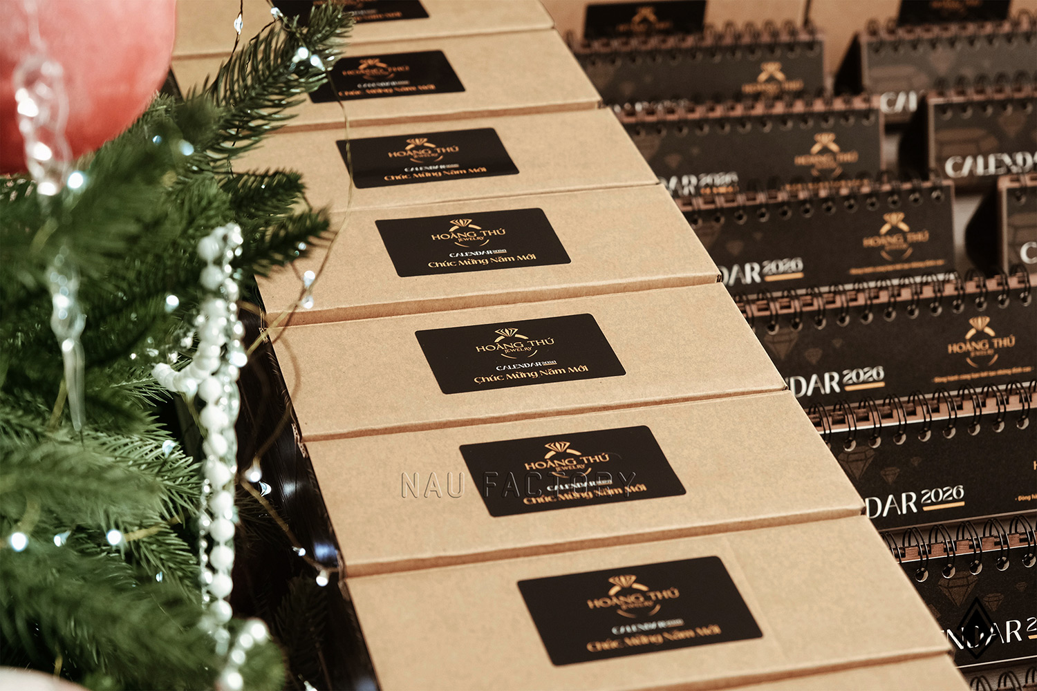 lịch gỗ form ngang