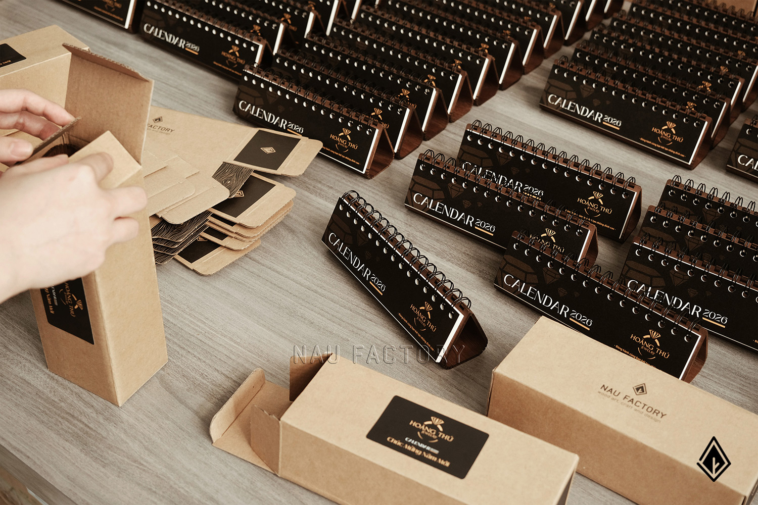 lịch gỗ form ngang