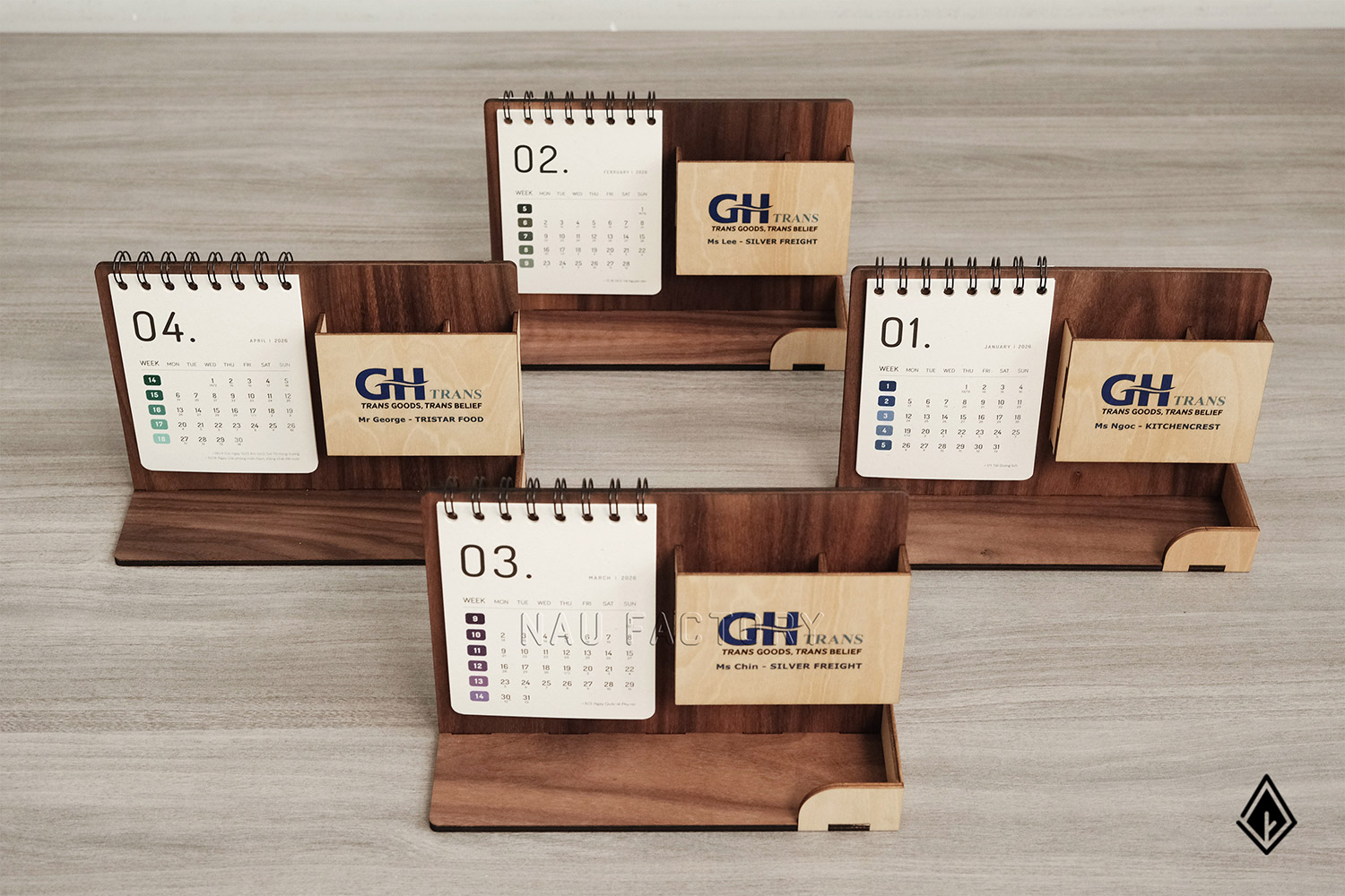 lịch gỗ khay bút