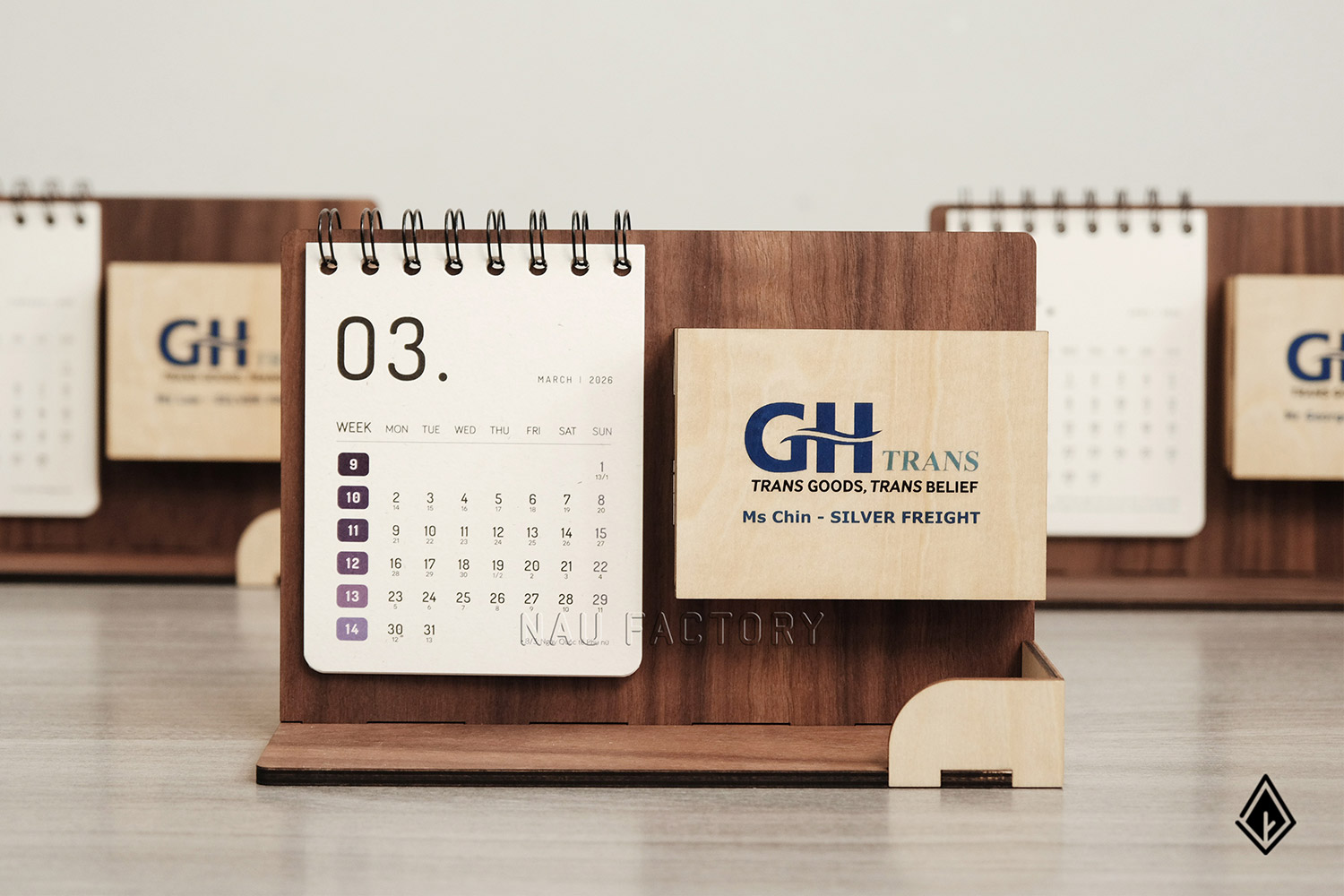 lịch gỗ khay bút