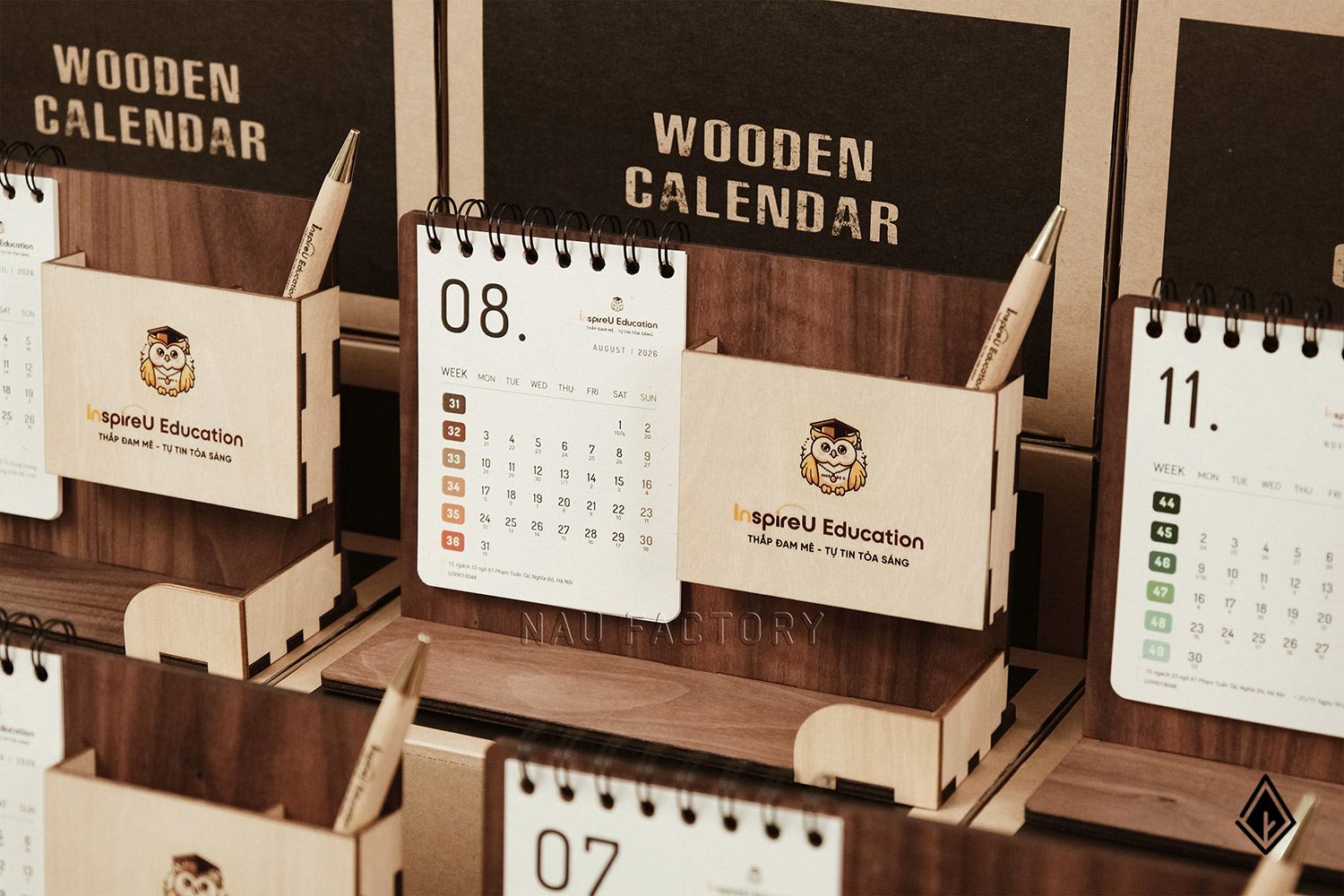 lịch gỗ khay bút