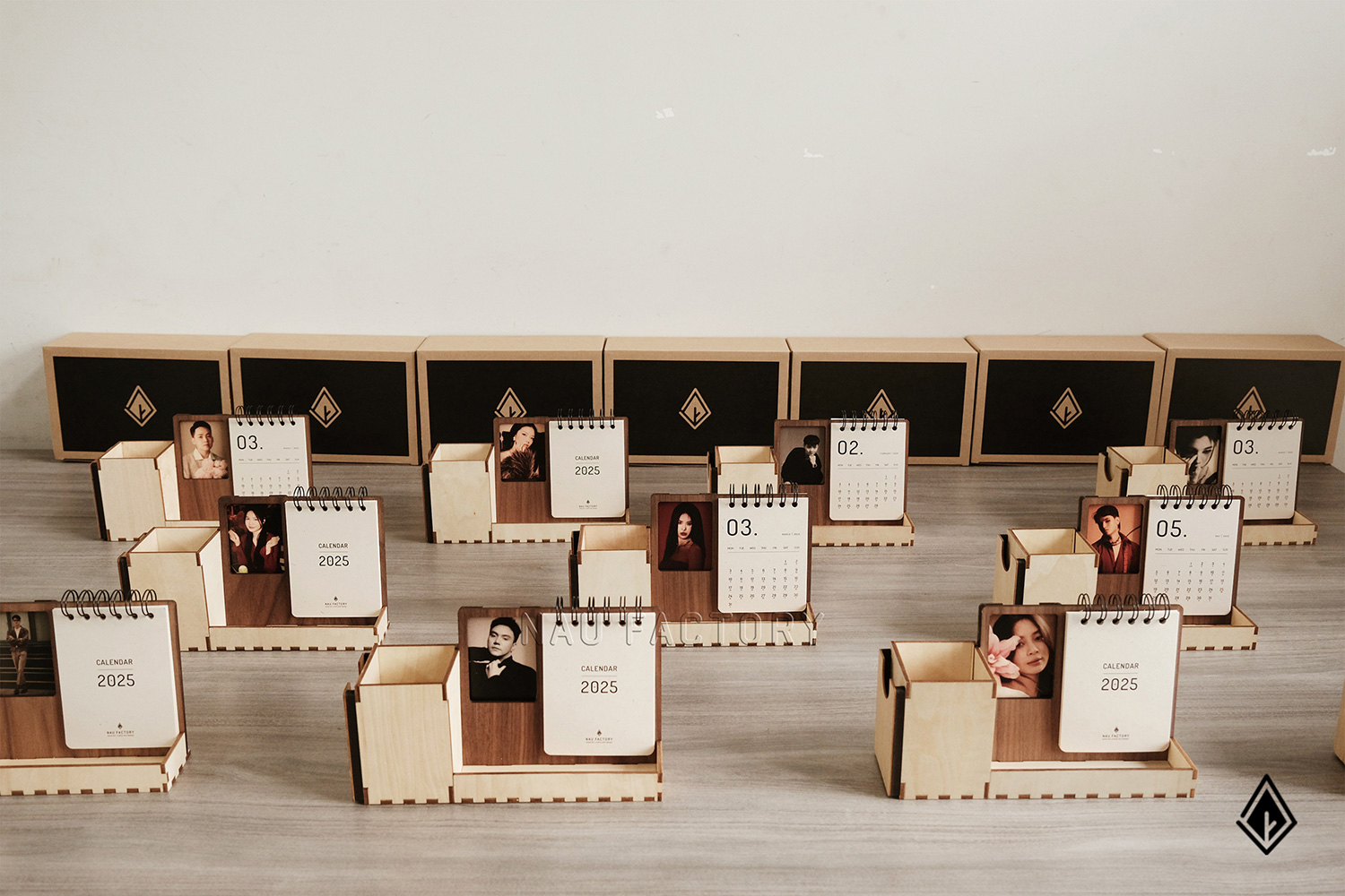 lịch gỗ khung ảnh