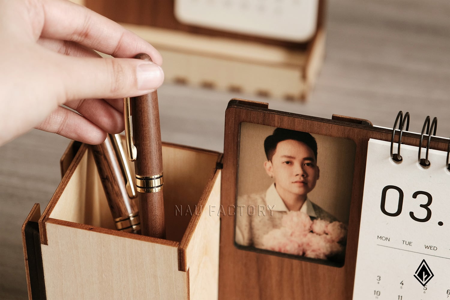 lịch gỗ khung ảnh