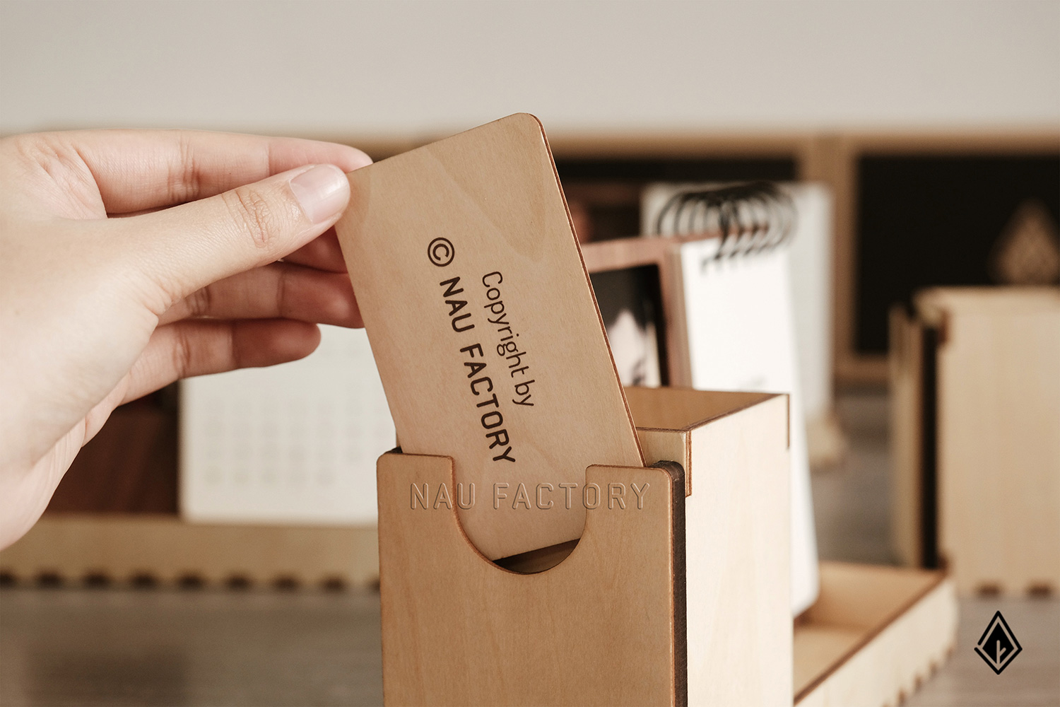 lịch gỗ khung ảnh