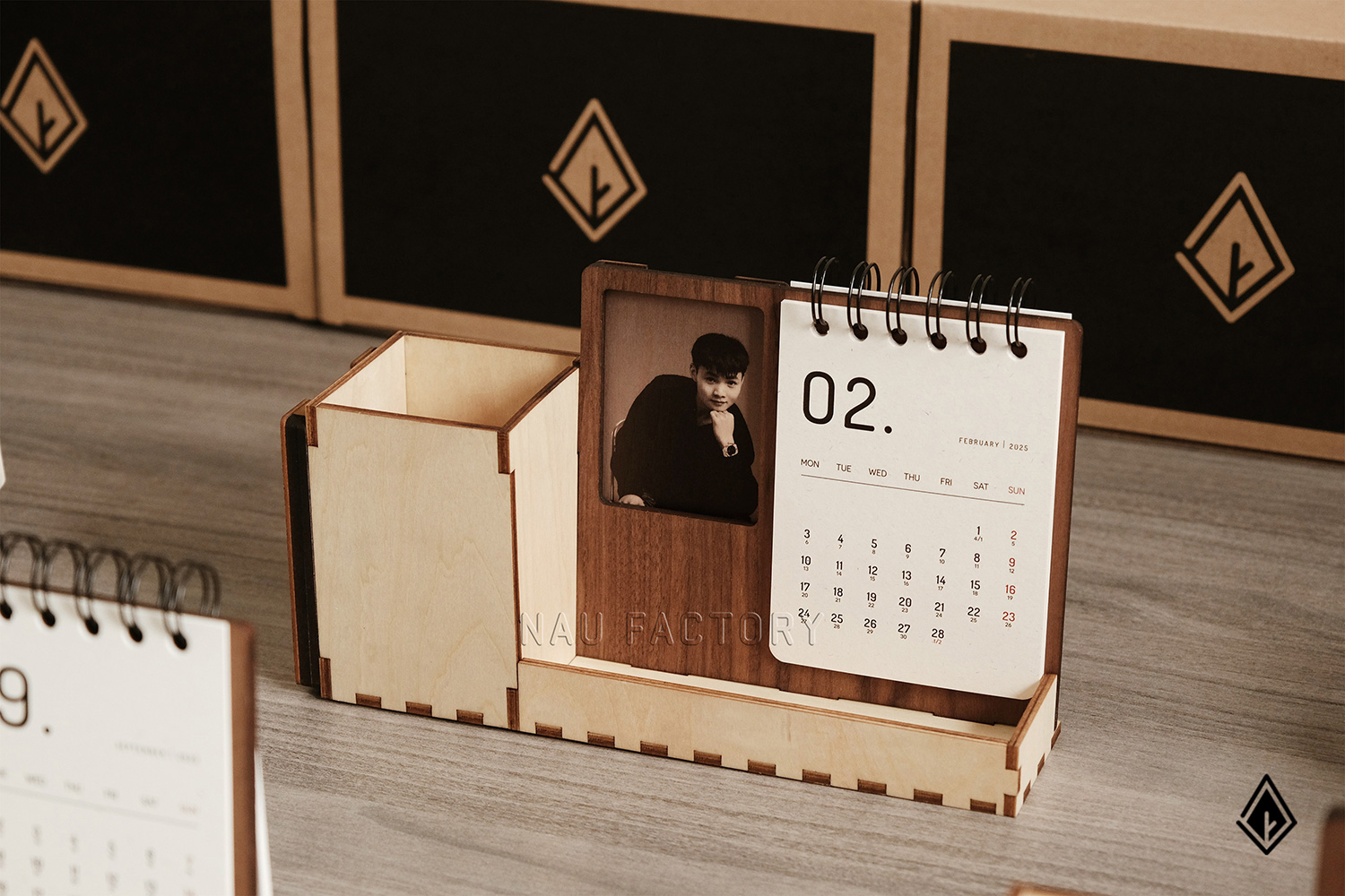 lịch gỗ khung ảnh