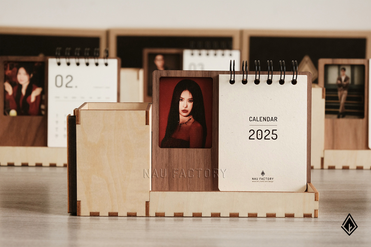 lịch gỗ khung ảnh