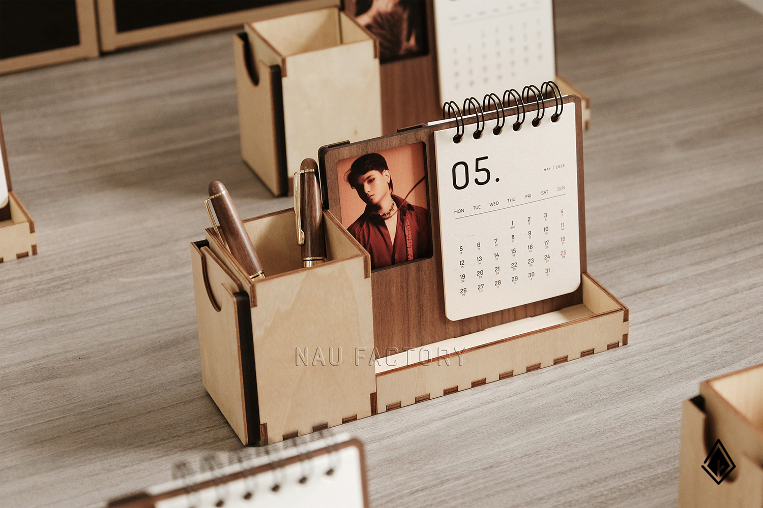 lịch gỗ khung ảnh